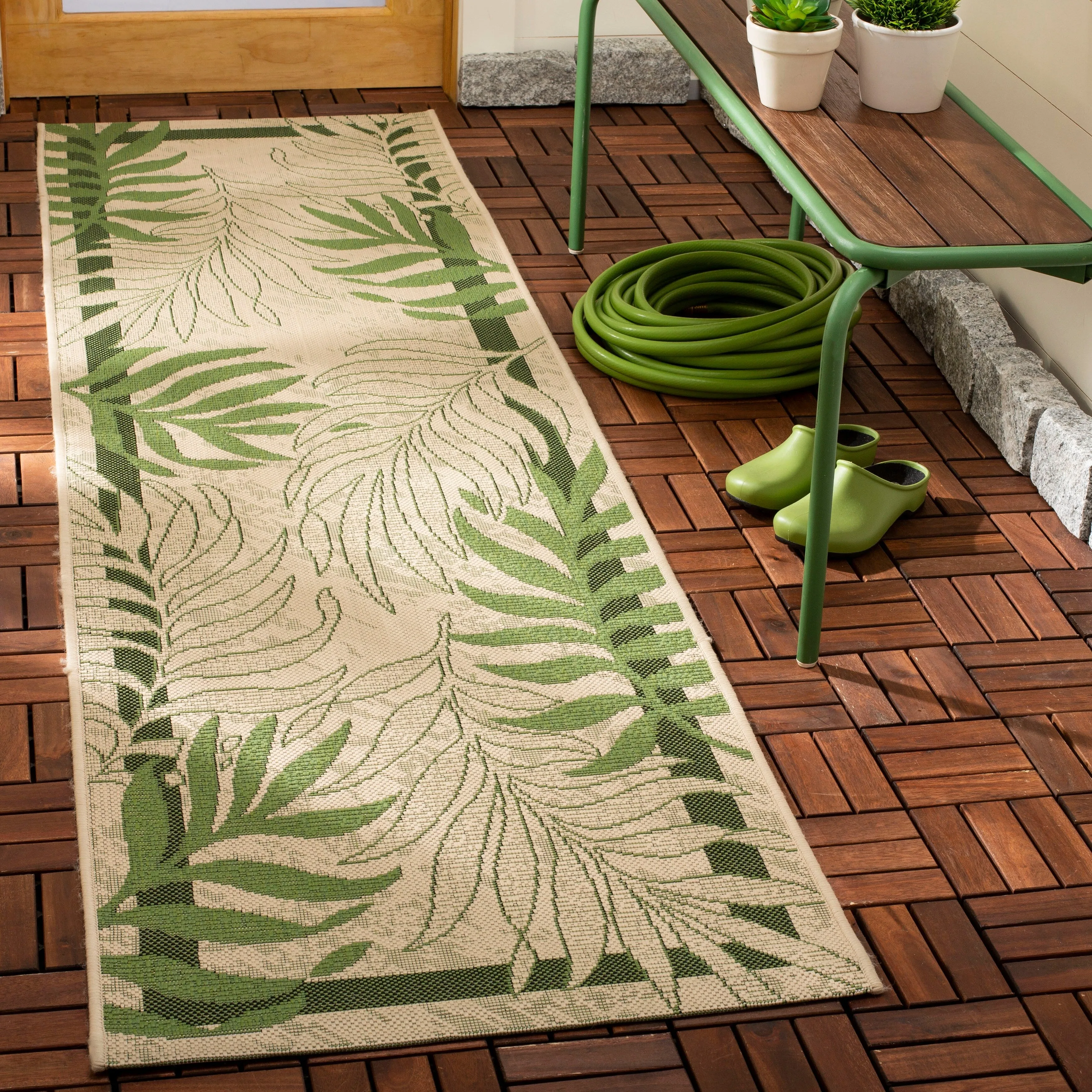 SAFAVIEH Courtyard Idun Botanical Indoor/ Outdoor Waterproof Patio Backyard Rug