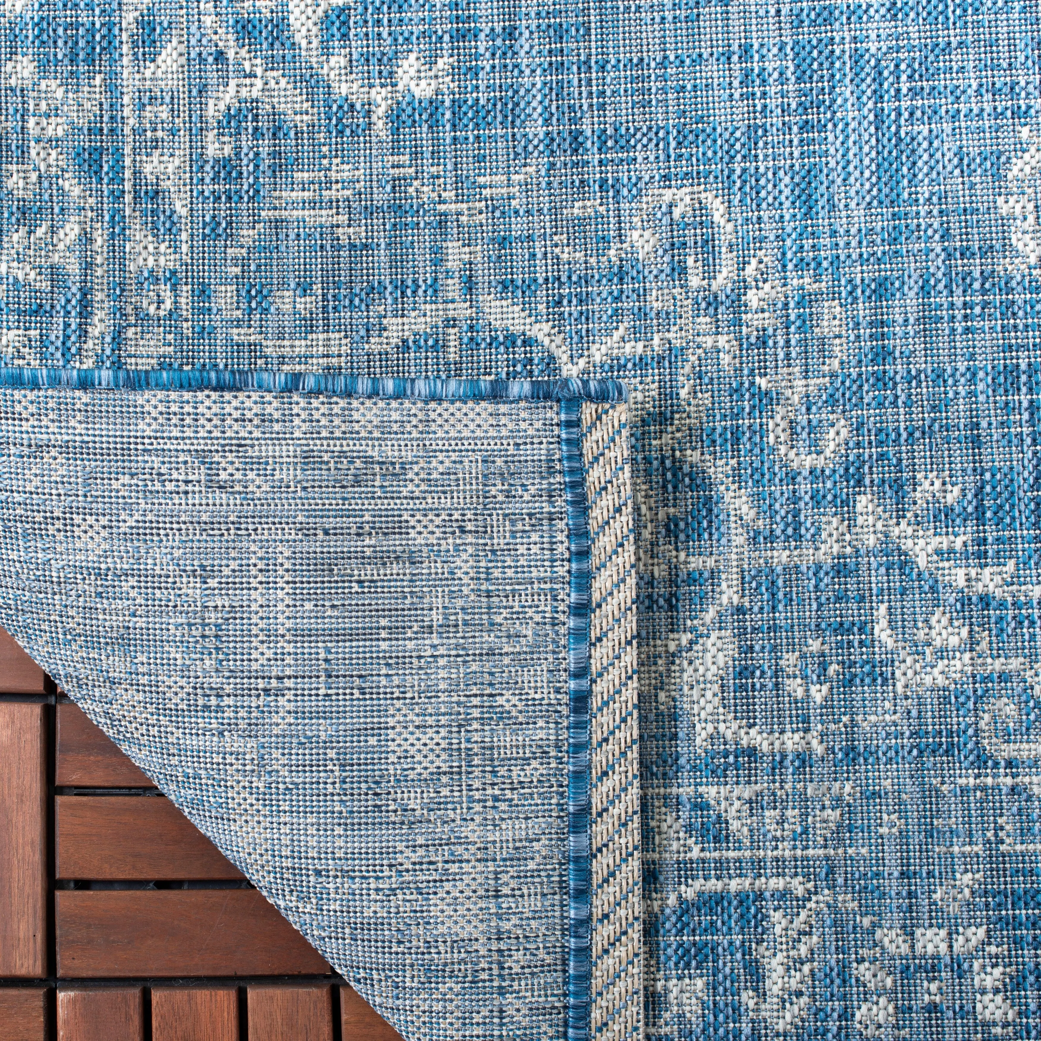 SAFAVIEH Courtyard Karolyn Medallion Indoor/ Outdoor Waterproof Patio Backyard Rug