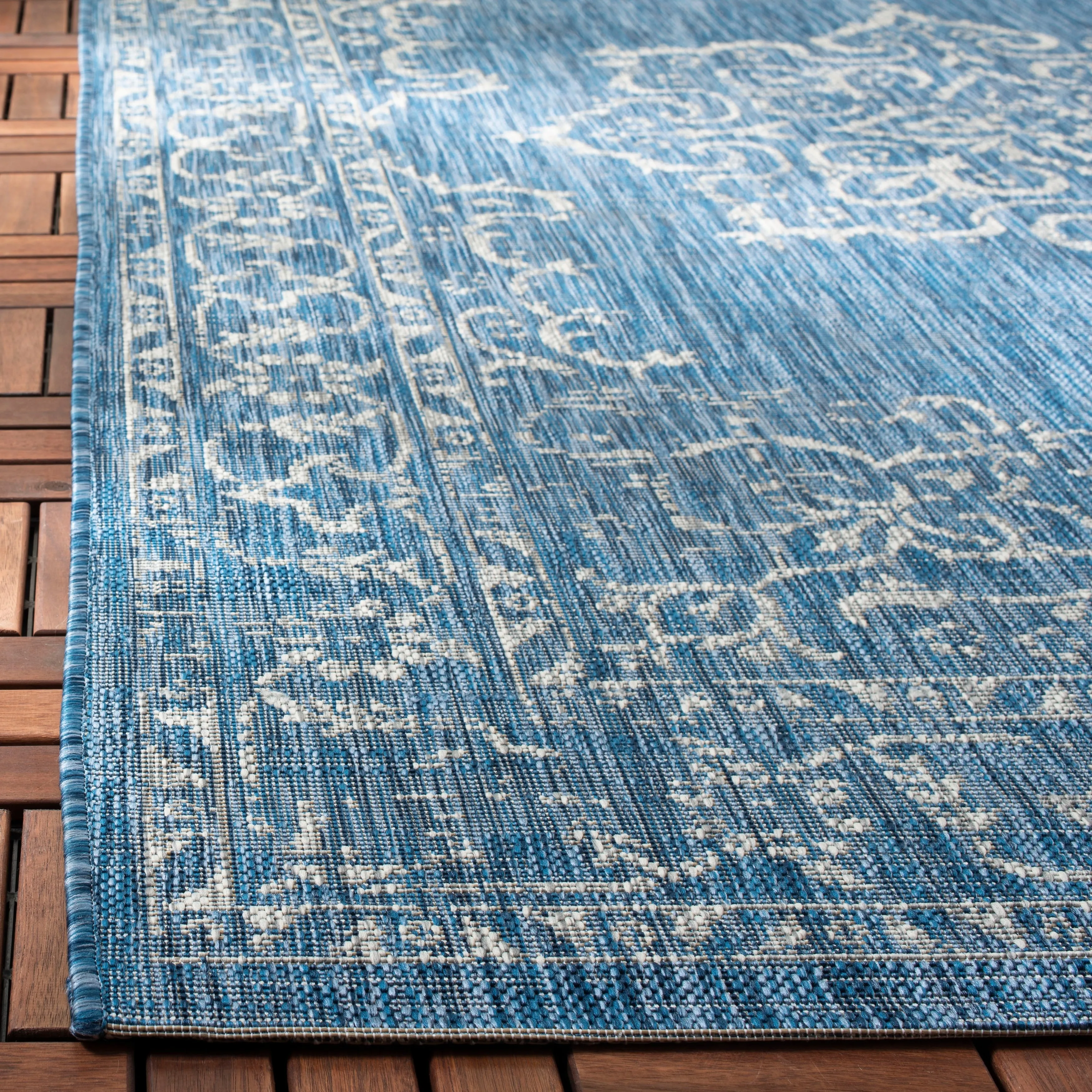 SAFAVIEH Courtyard Karolyn Medallion Indoor/ Outdoor Waterproof Patio Backyard Rug