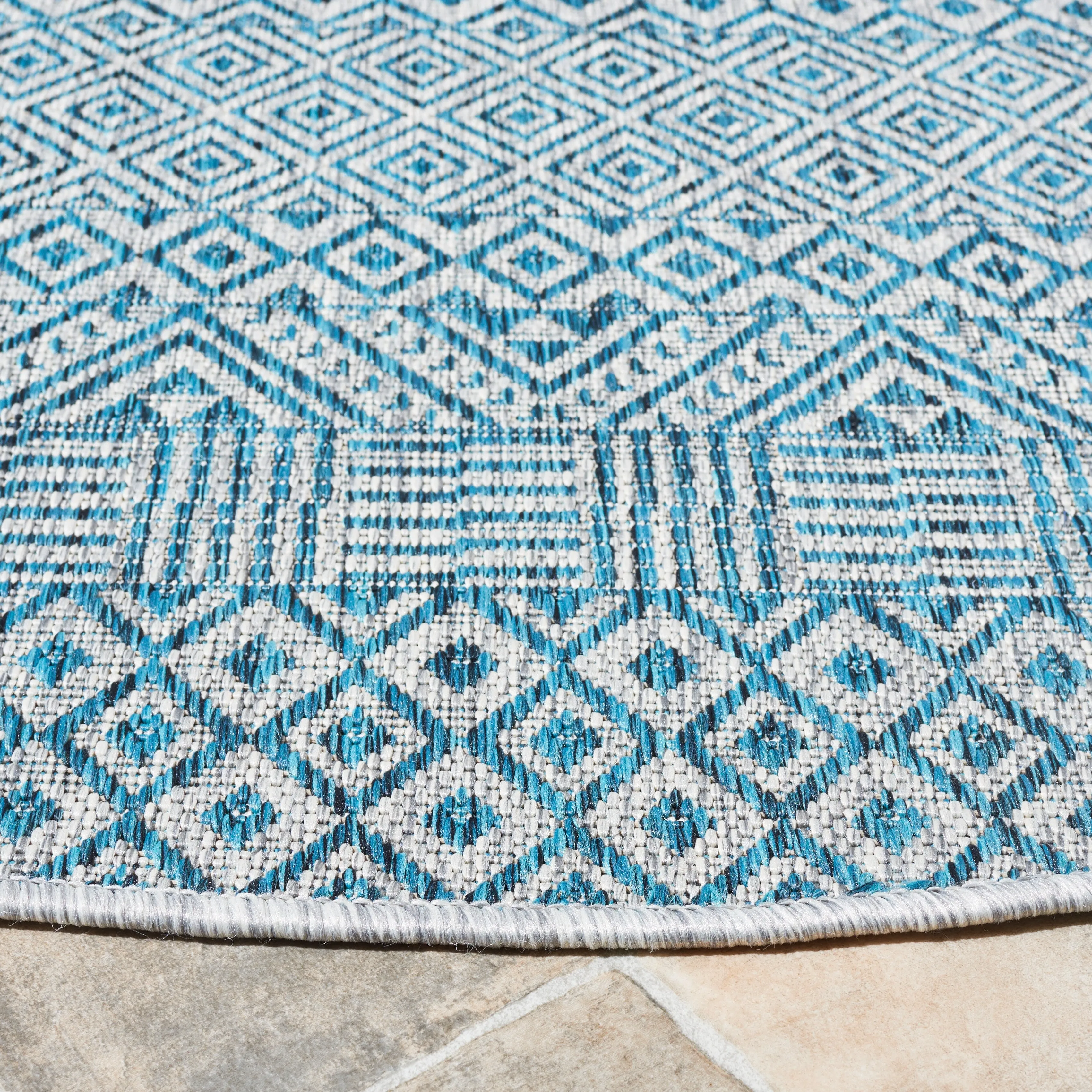 SAFAVIEH Courtyard Leonara Indoor/Outdoor Waterproof Patio Backyard Rug