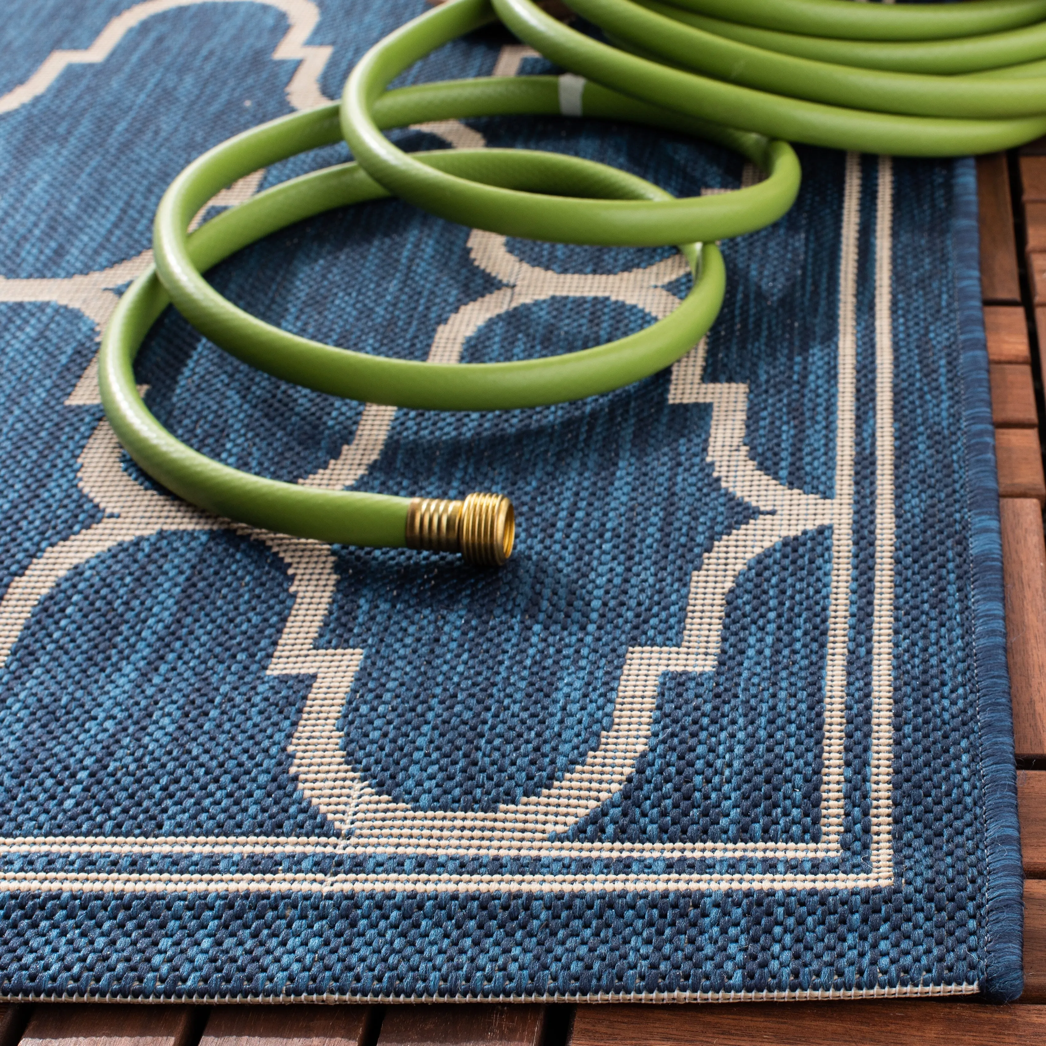 SAFAVIEH Courtyard Lita Waterproof Trellis Backyard Patio Rug