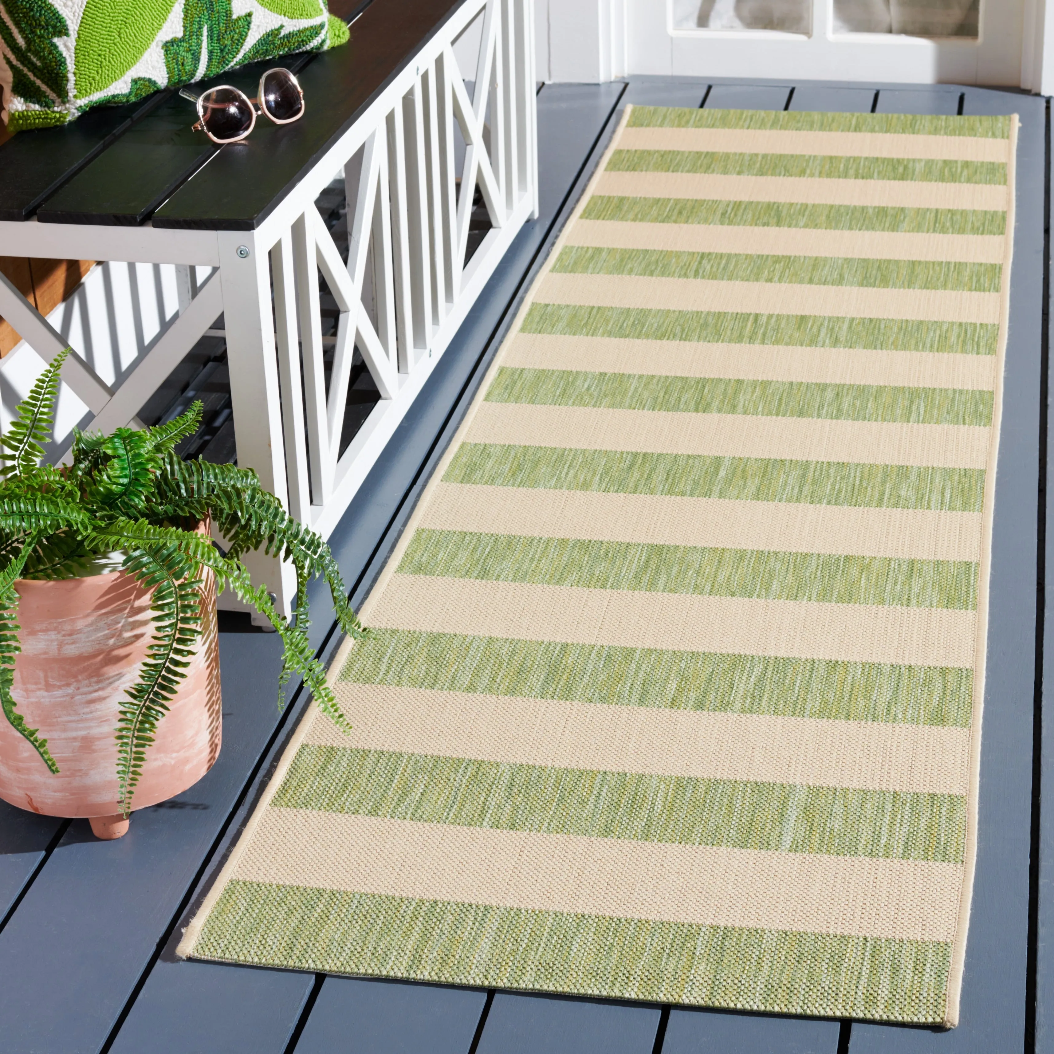 SAFAVIEH Courtyard Maysa Indoor/ Outdoor Waterproof Backyard Patio Rug