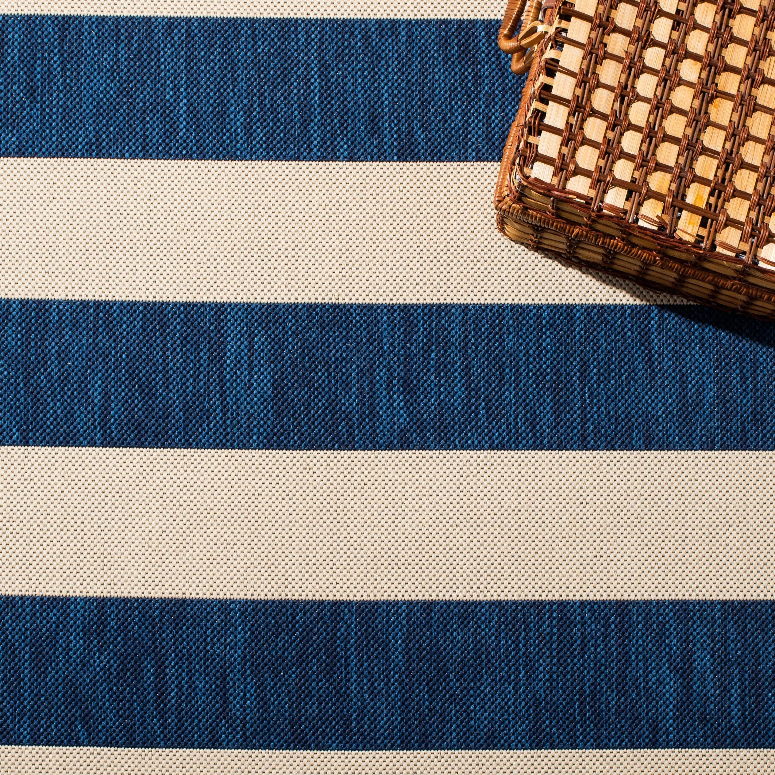 SAFAVIEH Courtyard Maysa Indoor/ Outdoor Waterproof Backyard Patio Rug