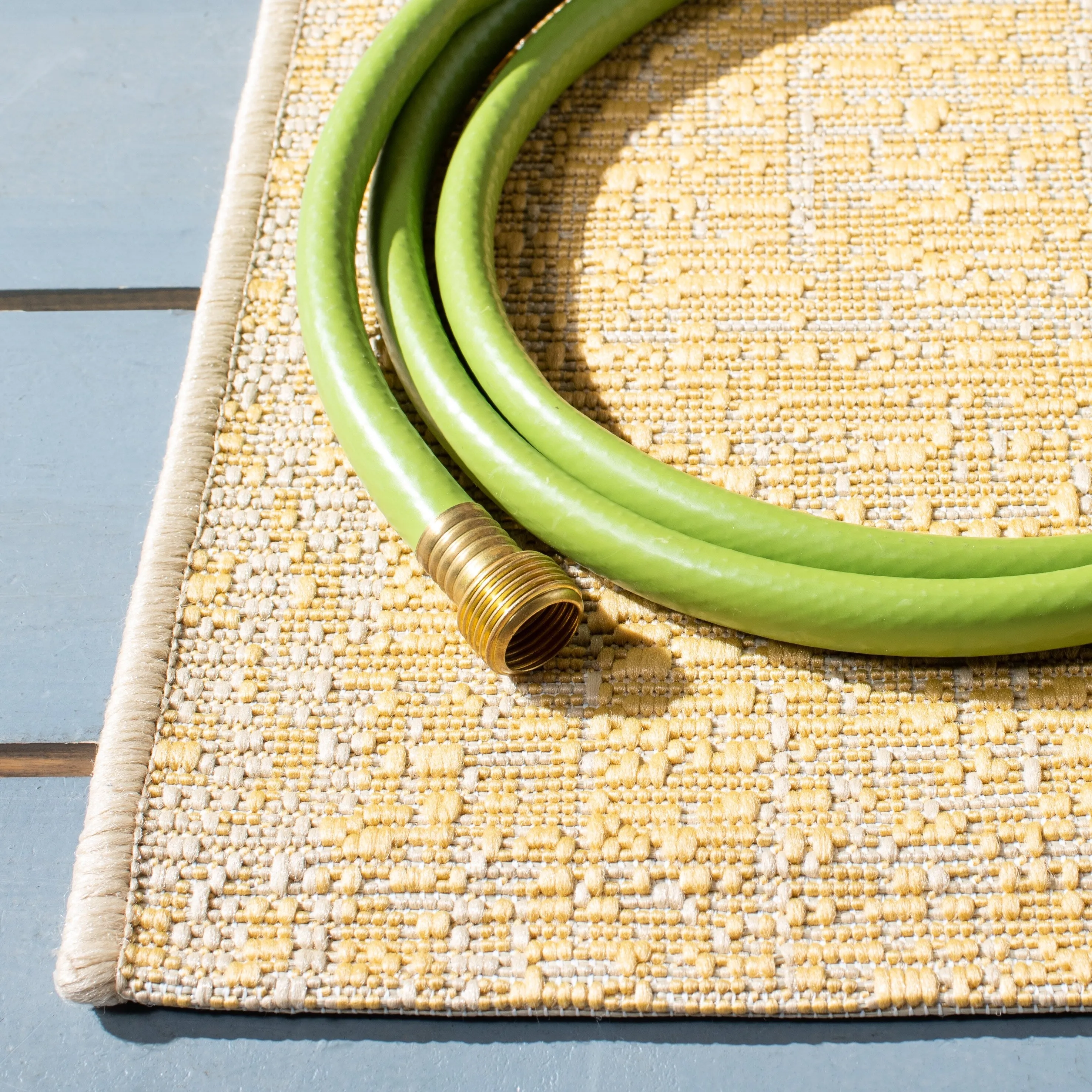 SAFAVIEH Courtyard Nadya Indoor/ Outdoor Waterproof Patio Backyard Rug