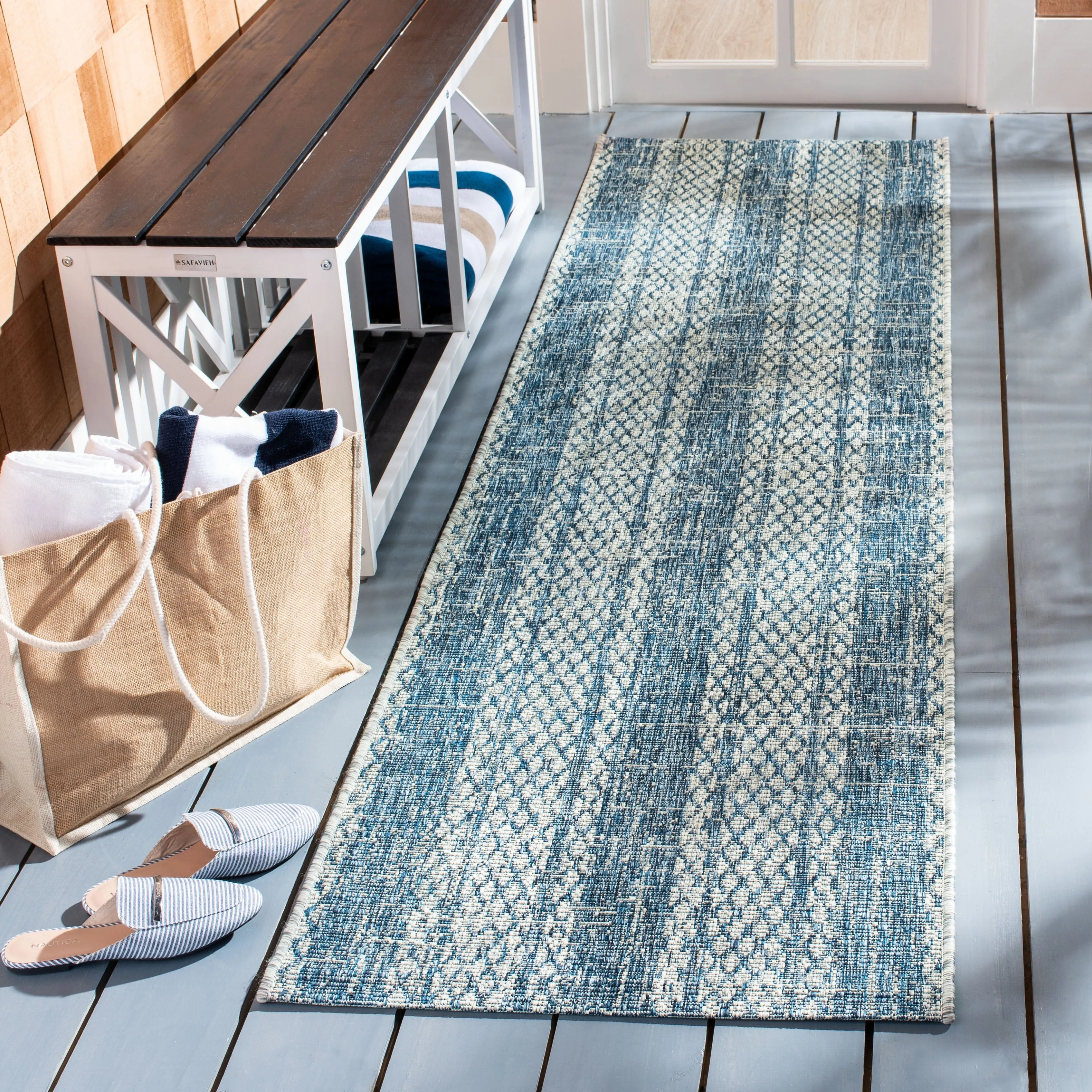 SAFAVIEH Courtyard Nanci Stripe Indoor/ Outdoor Waterproof Patio Backyard Rug