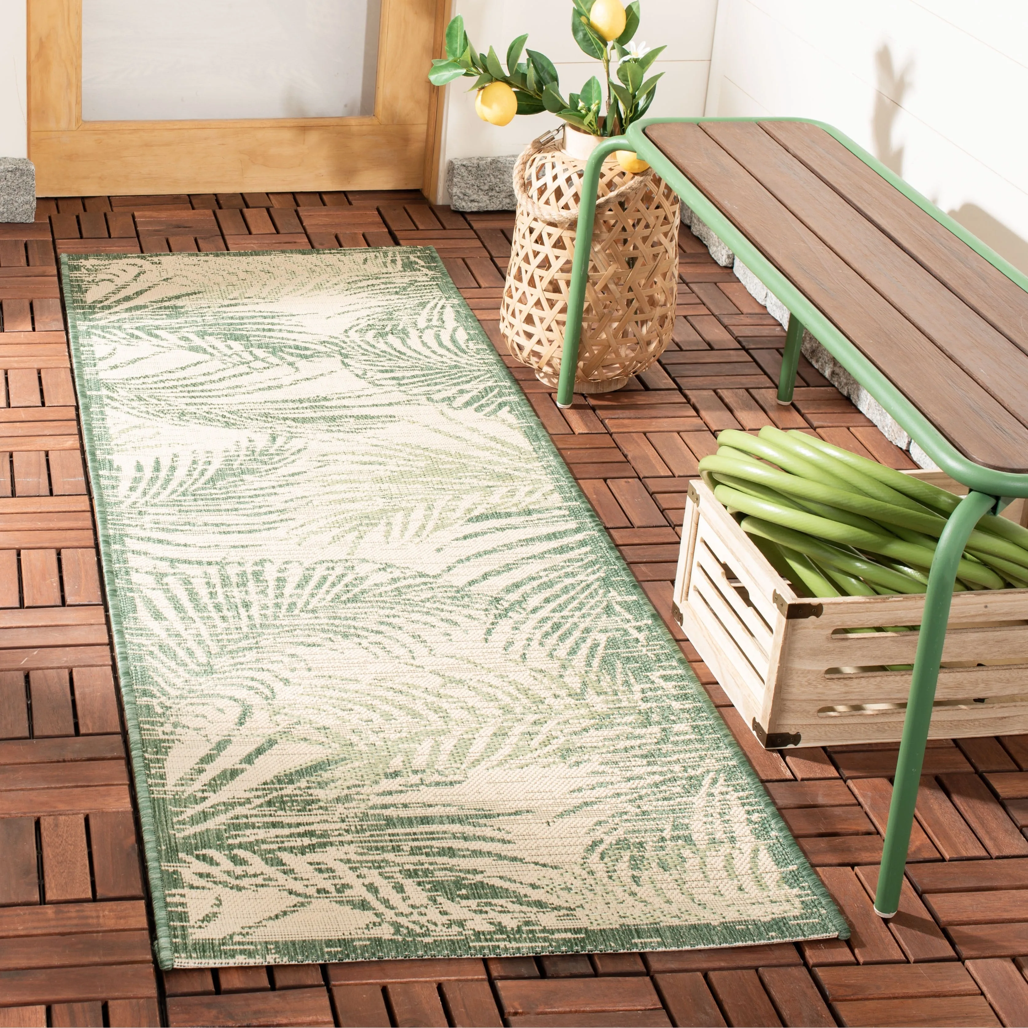 SAFAVIEH Courtyard Nott Tropical Indoor/ Outdoor Waterproof Patio Backyard Rug
