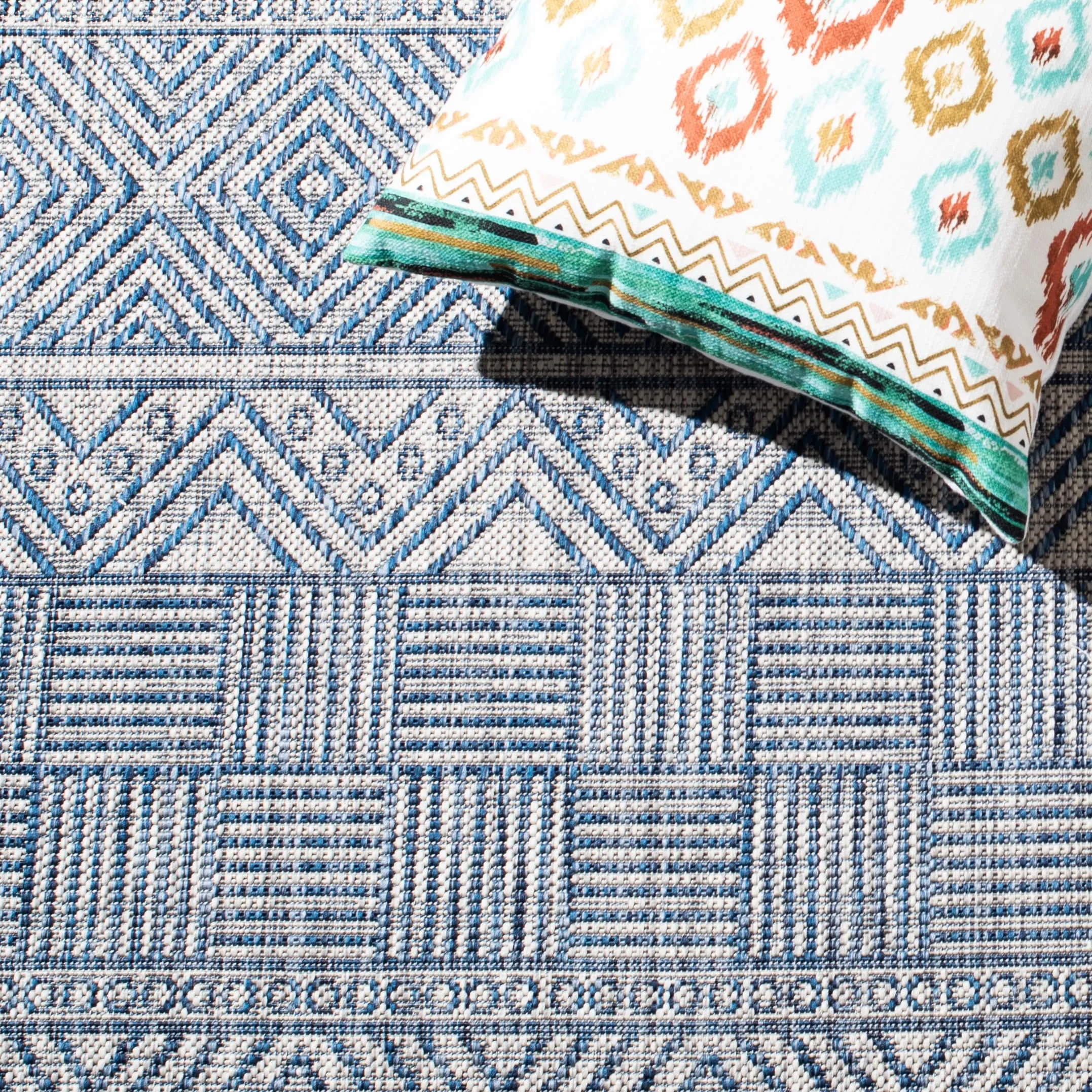 SAFAVIEH Courtyard Rozenn Indoor/ Outdoor Waterproof Patio Backyard Rug