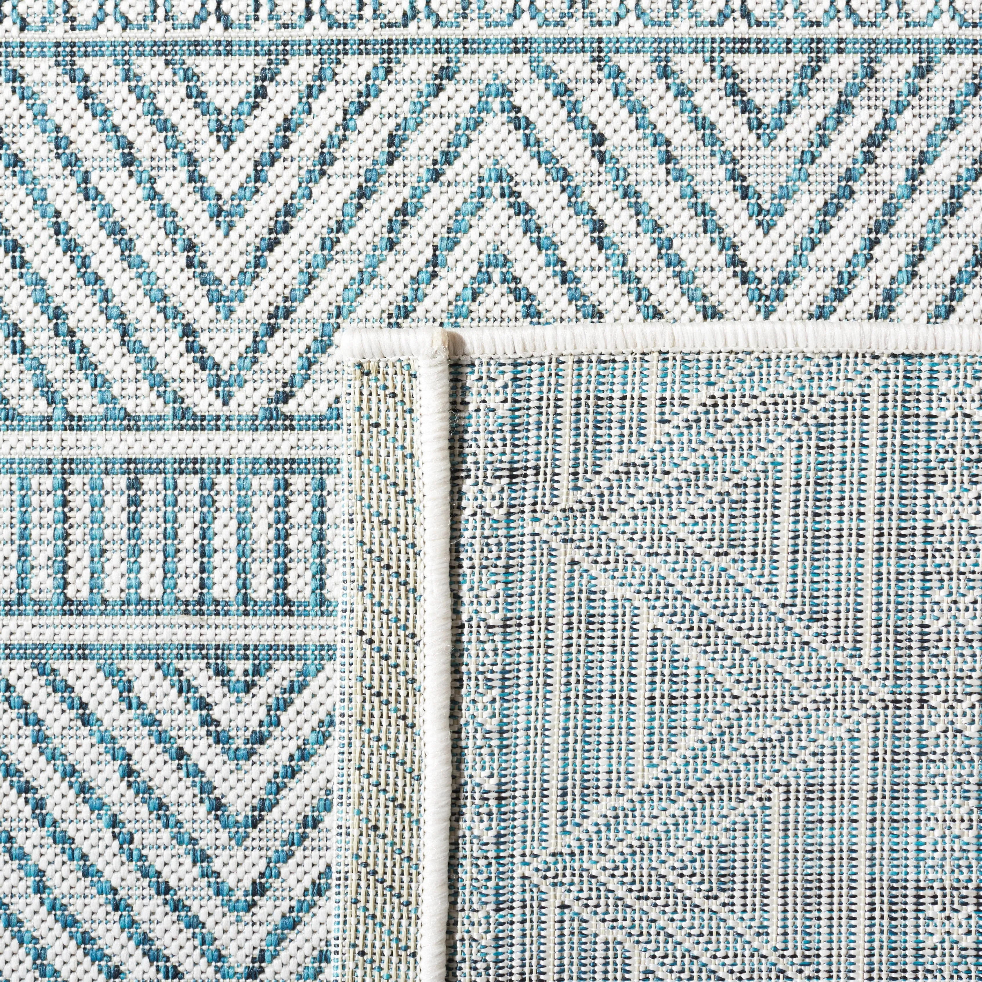 SAFAVIEH Courtyard Rozenn Indoor/ Outdoor Waterproof Patio Backyard Rug