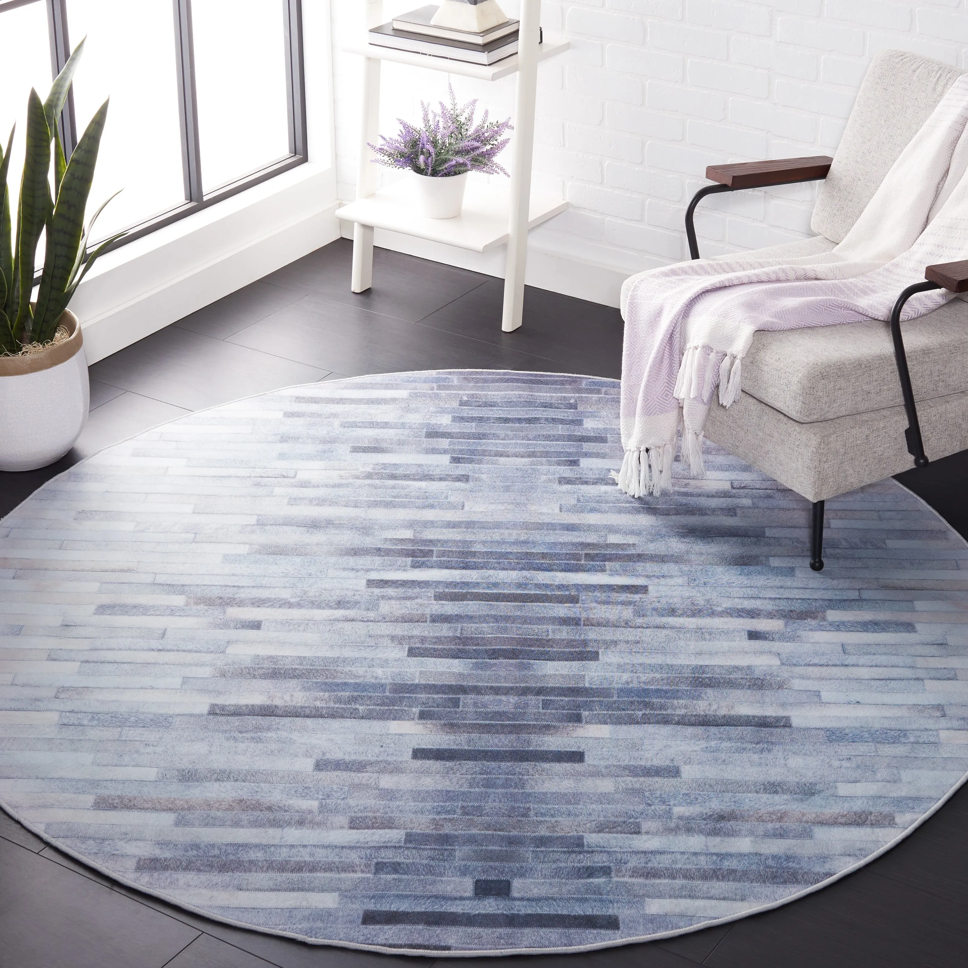SAFAVIEH Faux Hide Machine Washable Slip Resistant Virzhinia Modern