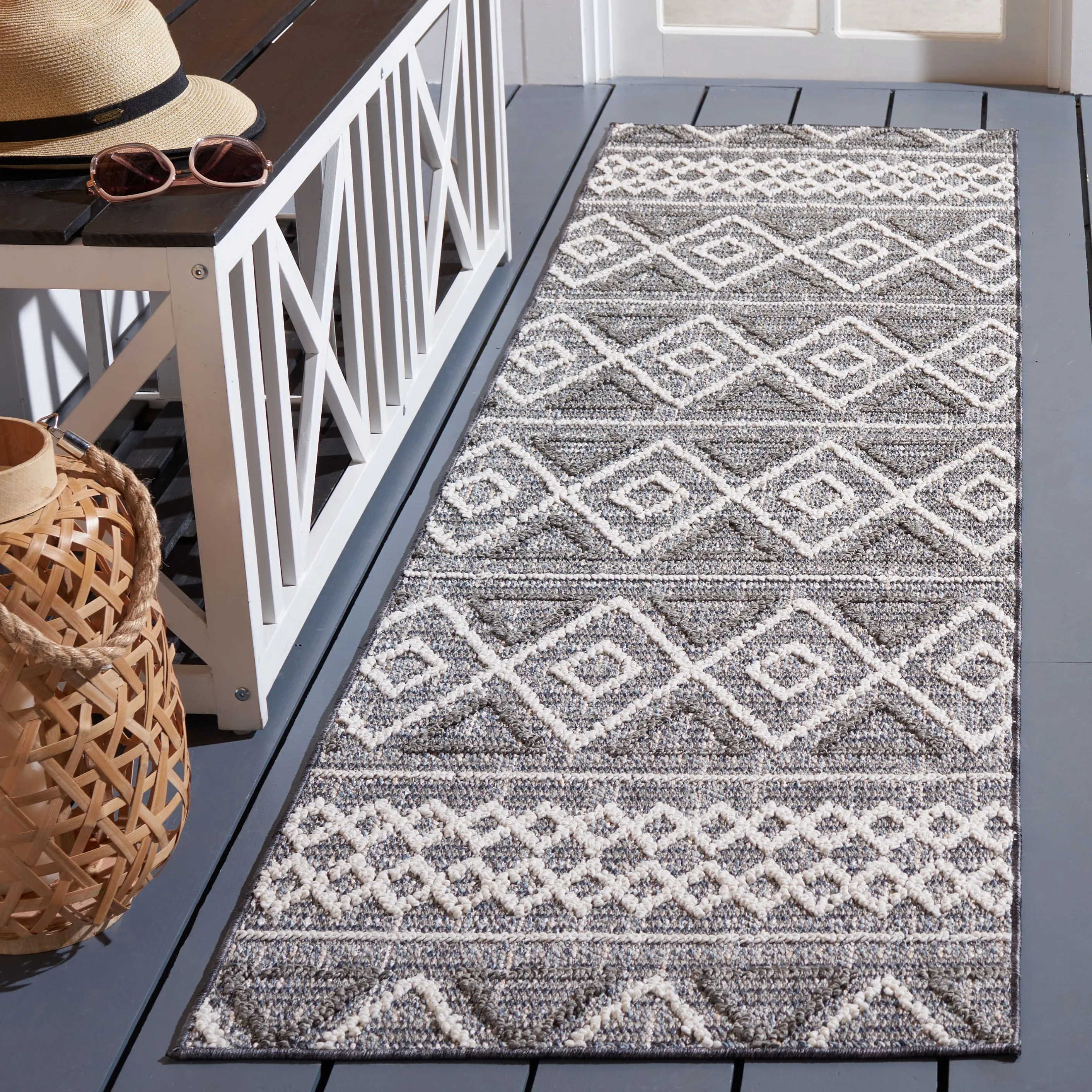 SAFAVIEH Global Ignacia Moroccan Trellis Indoor/ Outdoor Waterproof Patio