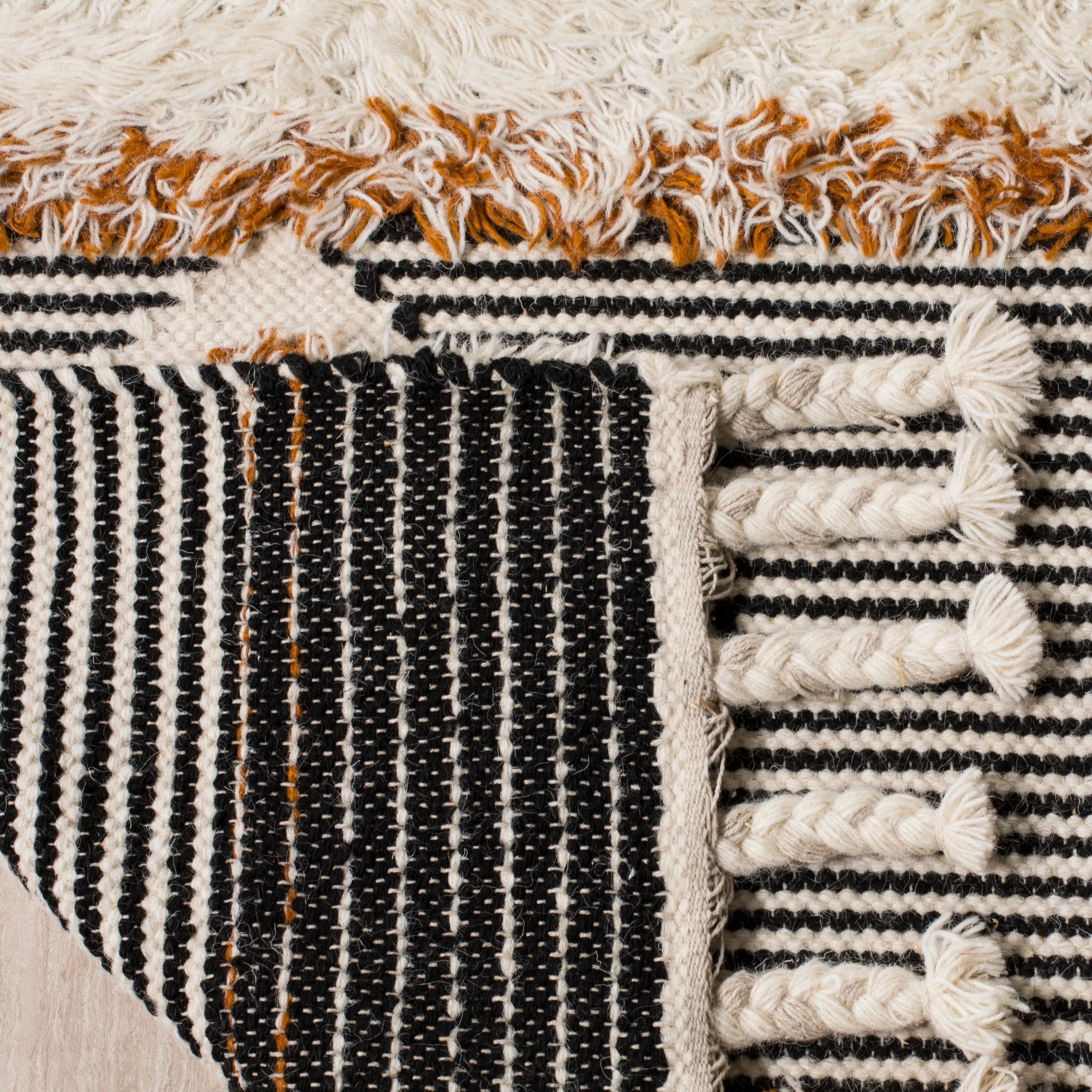 SAFAVIEH Hand-knotted Kenya Shanti Wool Tassel Rug