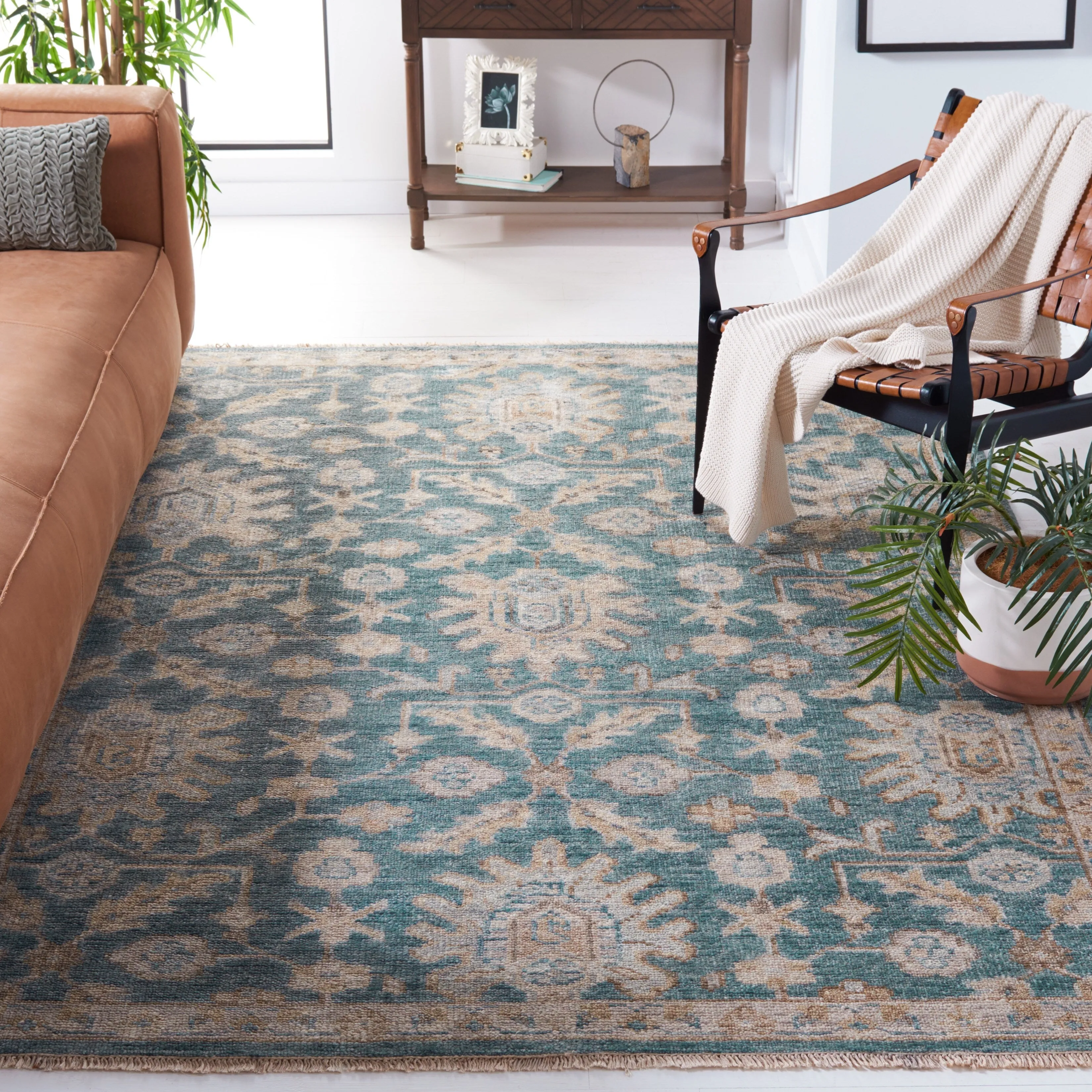 SAFAVIEH Hand-Knotted Samarkand Versilia Traditional Wool Rug