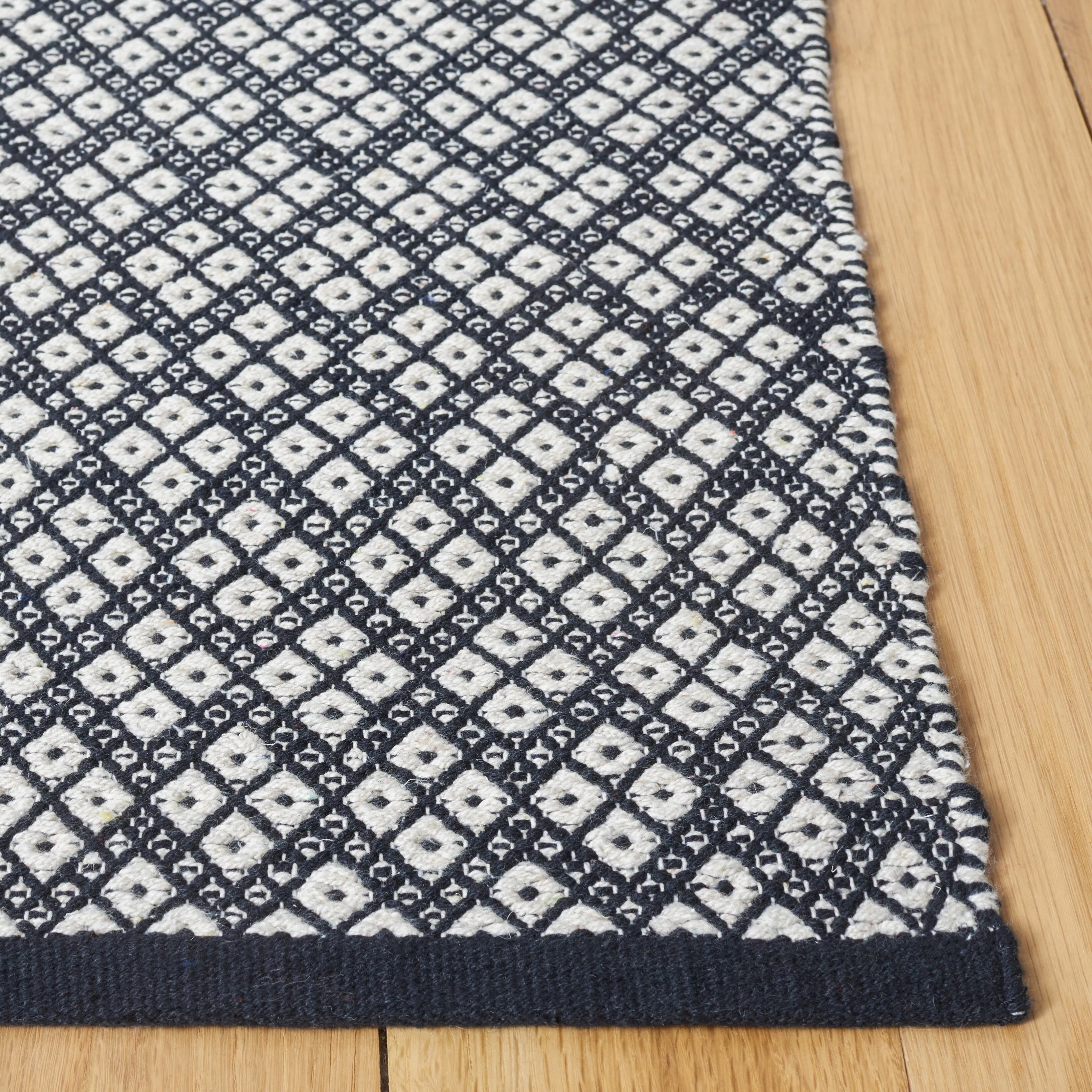 SAFAVIEH Hand-Woven Kilim Mithlesh Flatweave Cotton Rug