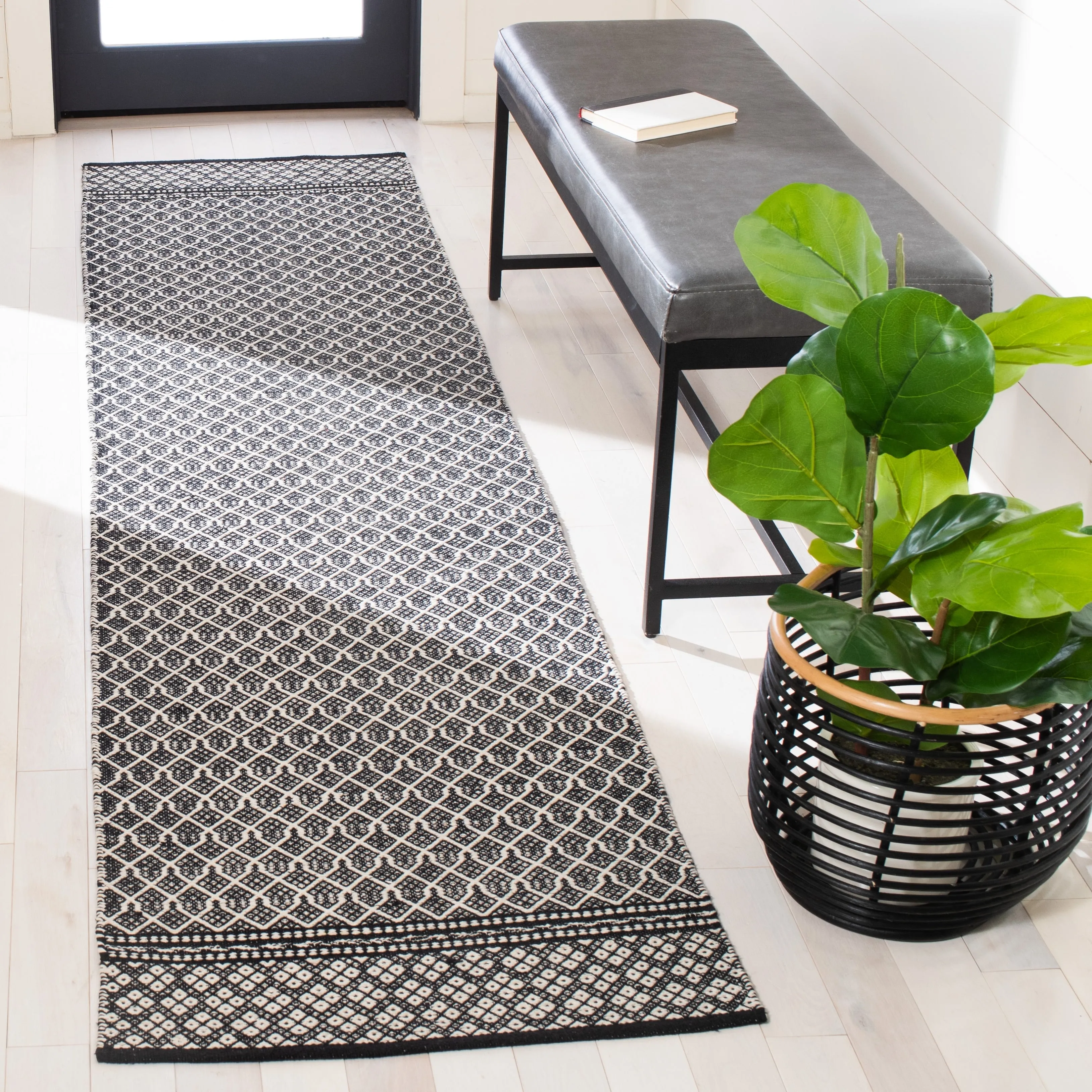 SAFAVIEH Hand-Woven Kilim Mithlesh Flatweave Cotton Rug