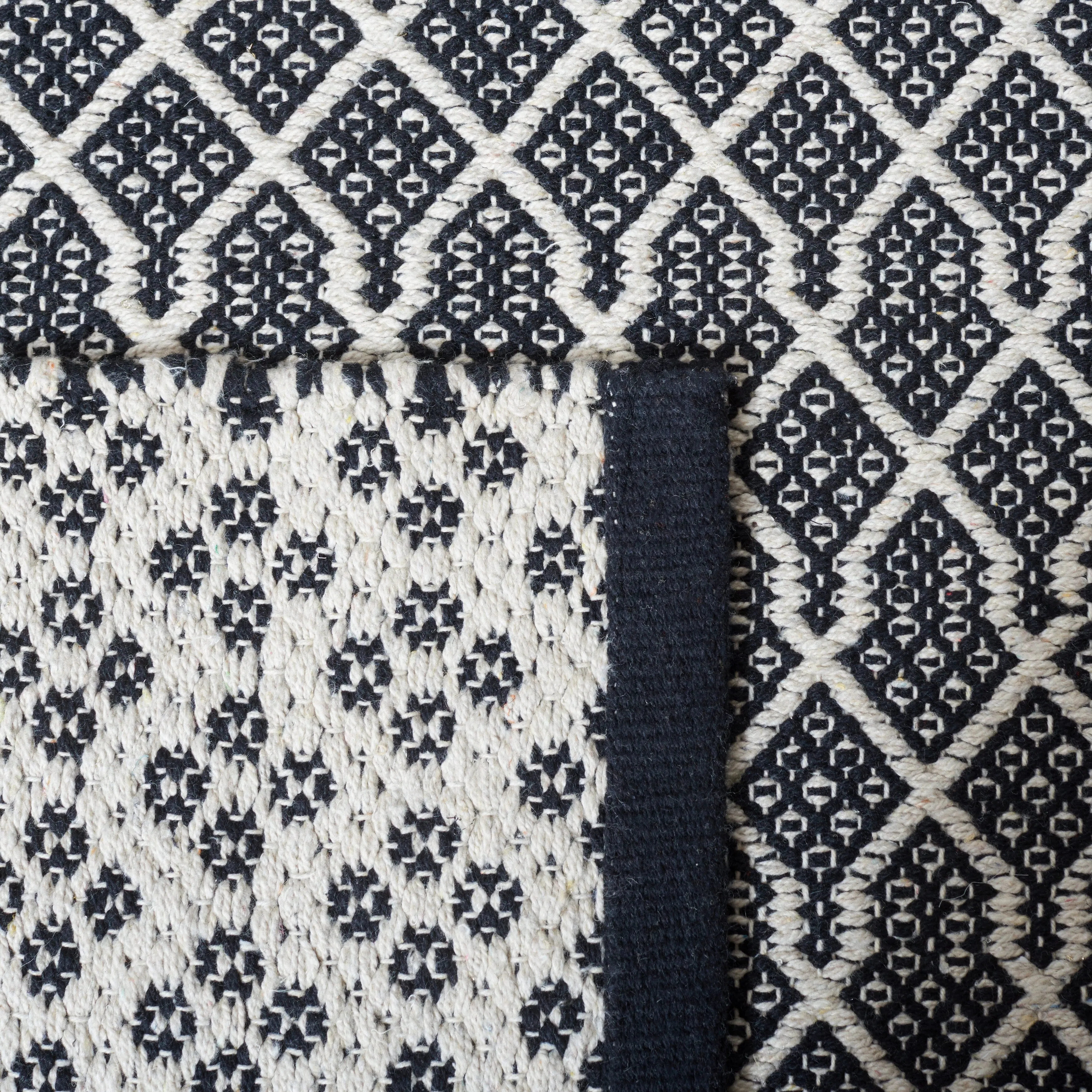 SAFAVIEH Hand-Woven Kilim Mithlesh Flatweave Cotton Rug