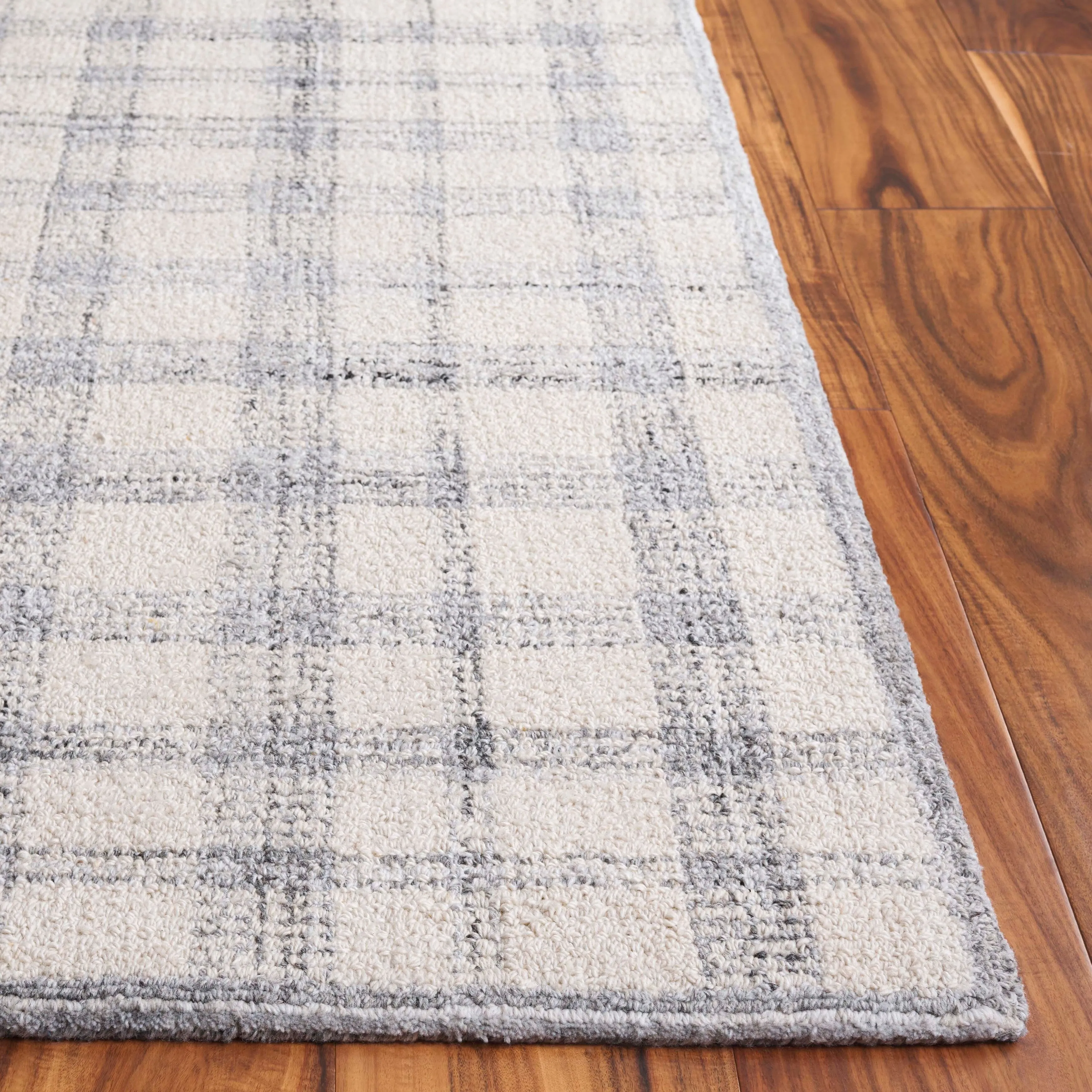 SAFAVIEH Handmade Abstract Imka Checkered Wool Rug