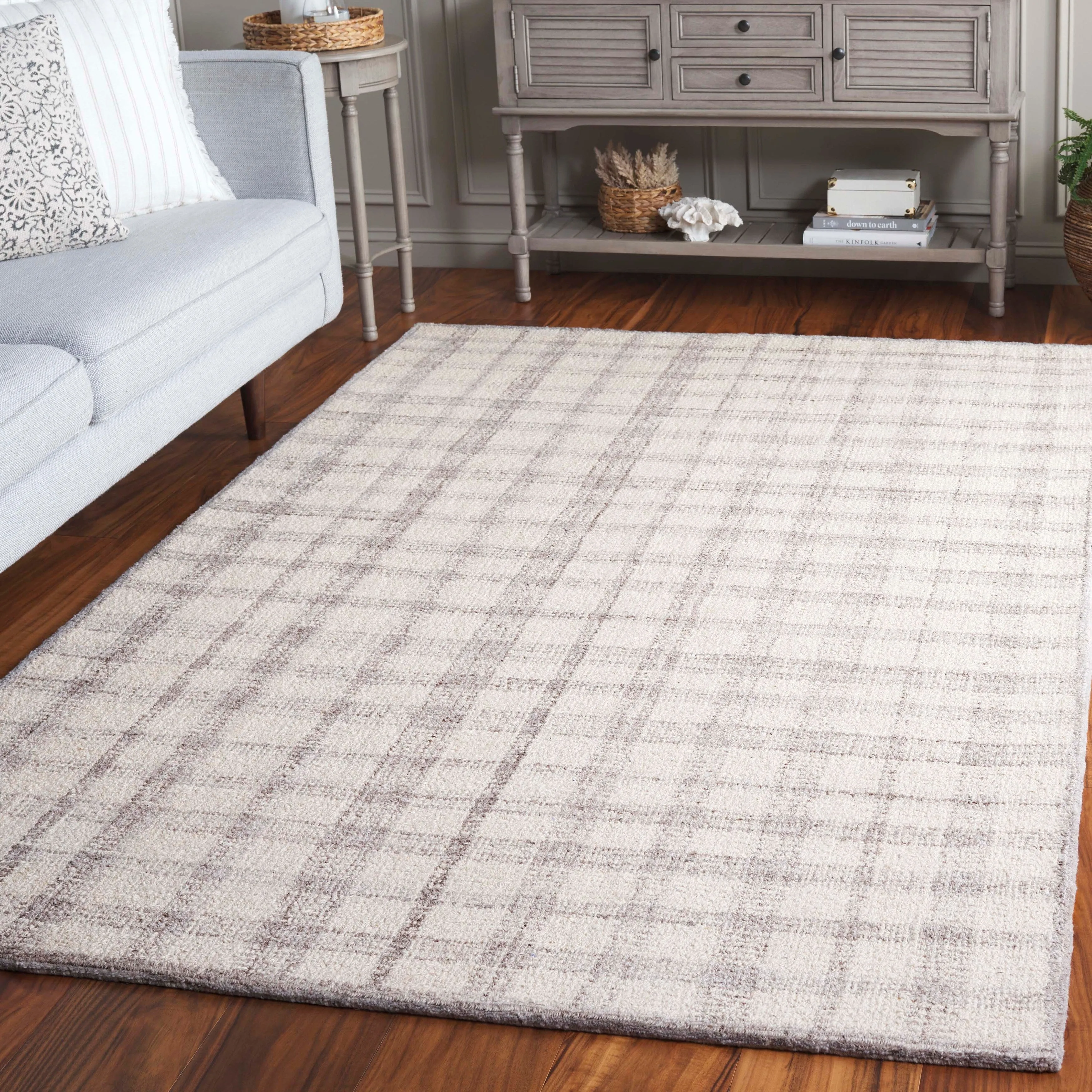 SAFAVIEH Handmade Abstract Imka Checkered Wool Rug