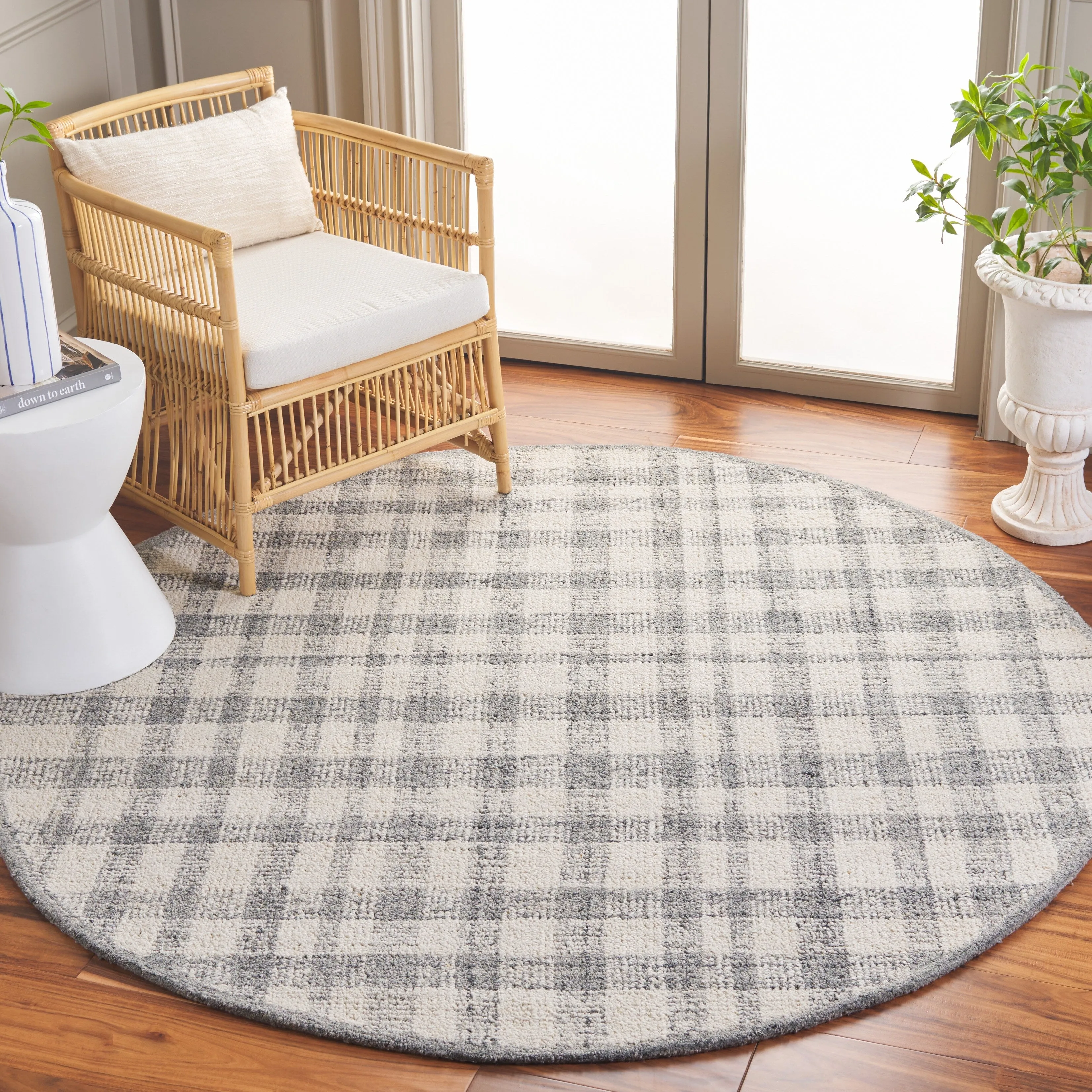 SAFAVIEH Handmade Abstract Imka Checkered Wool Rug