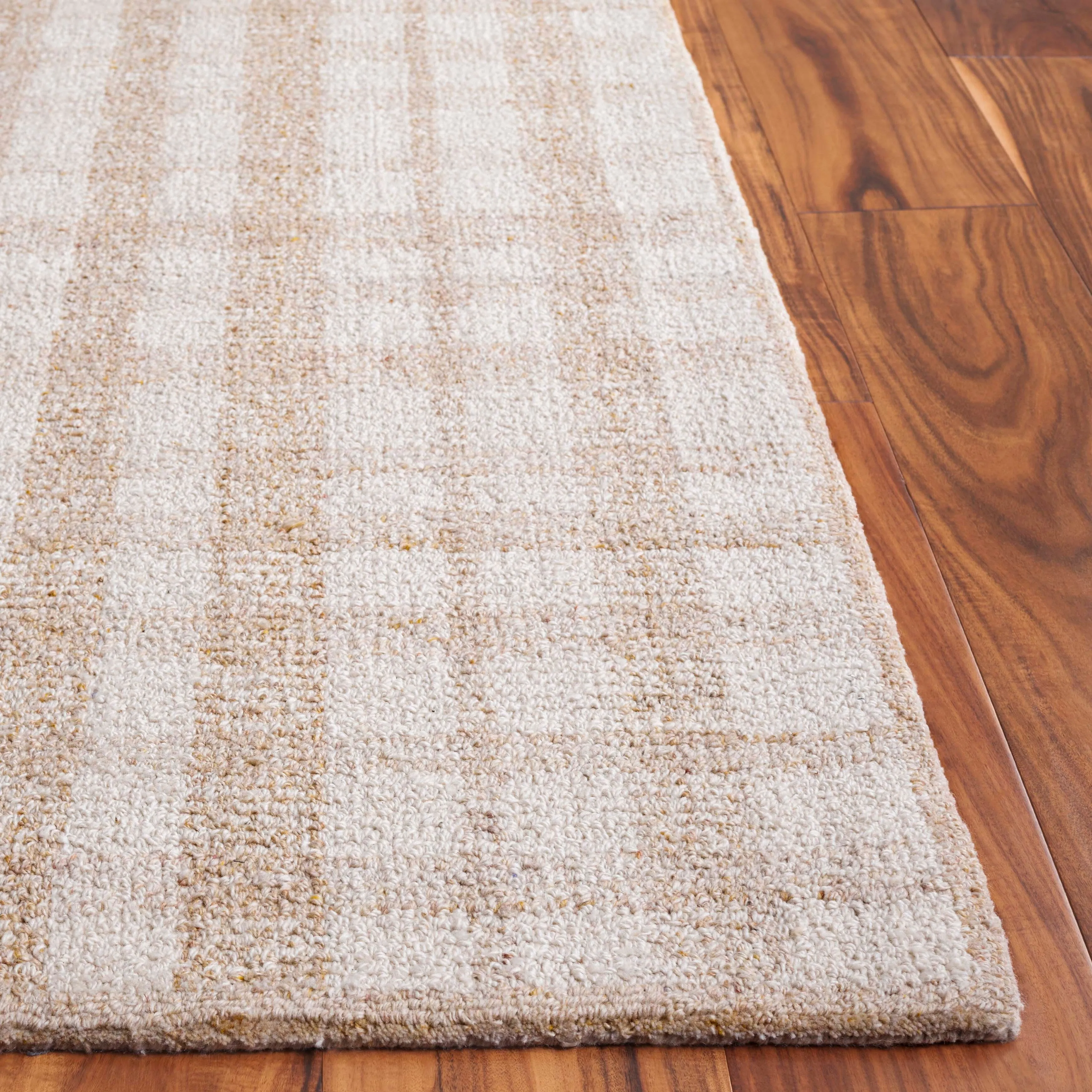 SAFAVIEH Handmade Abstract Imka Checkered Wool Rug