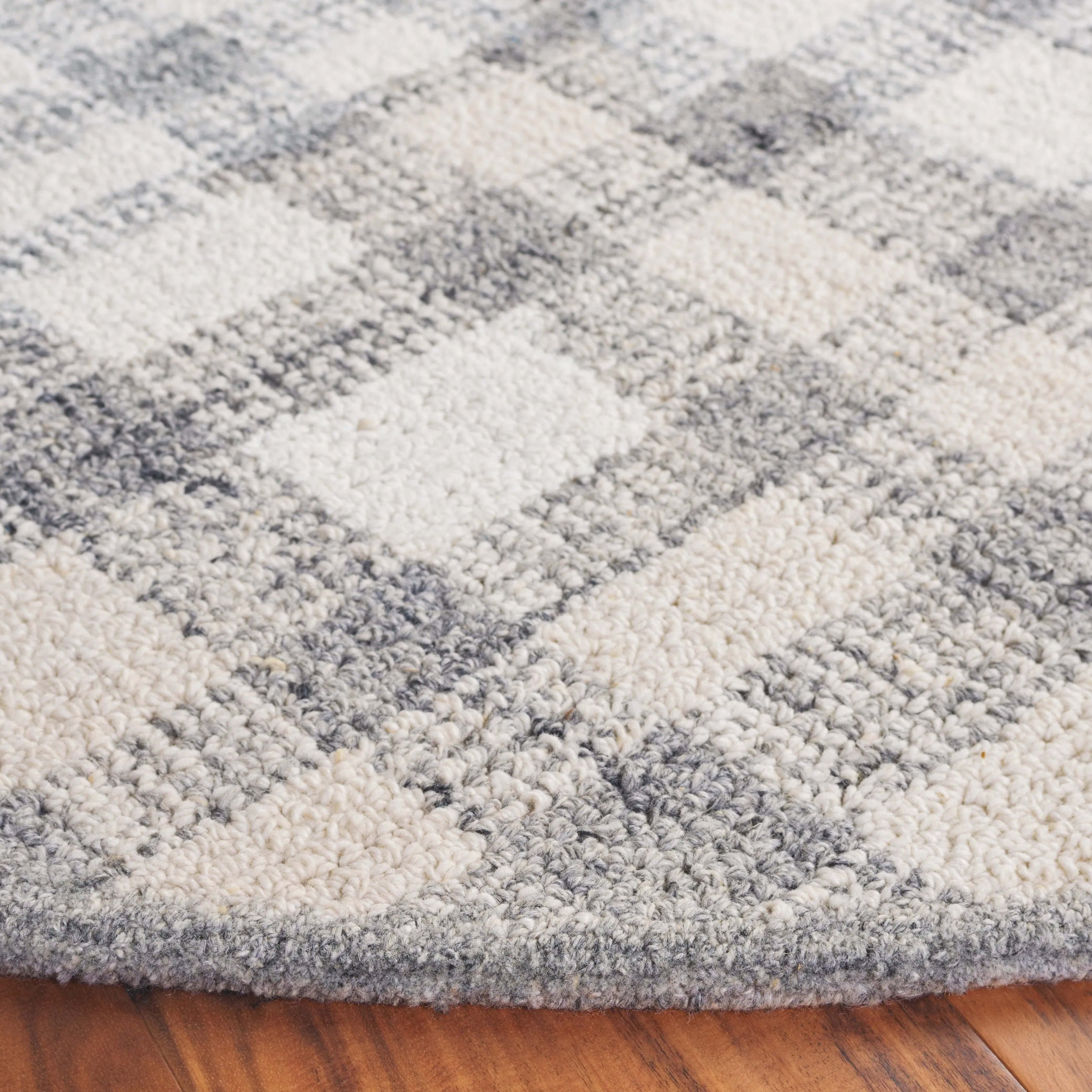 SAFAVIEH Handmade Abstract Imka Checkered Wool Rug