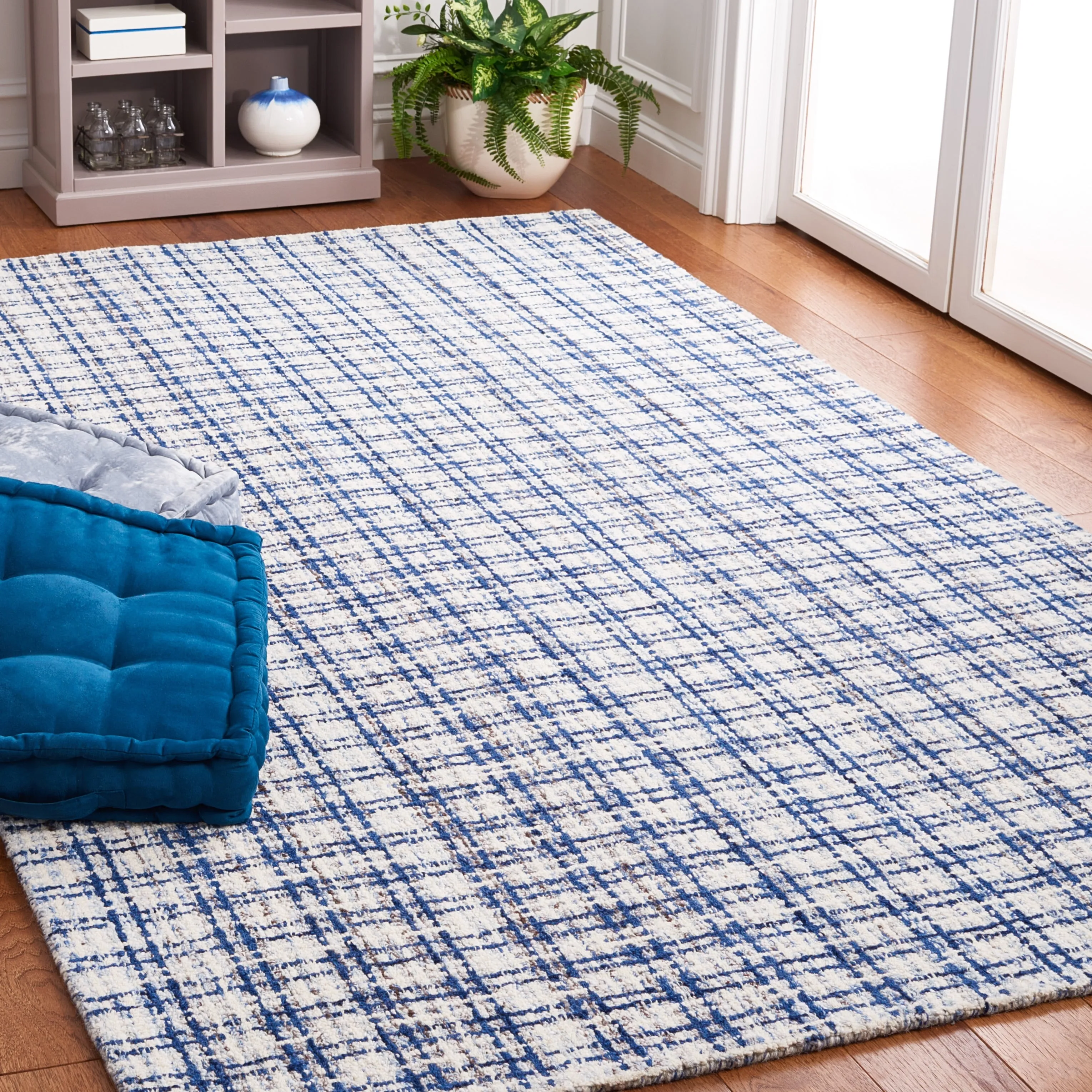 SAFAVIEH Handmade Abstract Subina Plaid Wool Rug