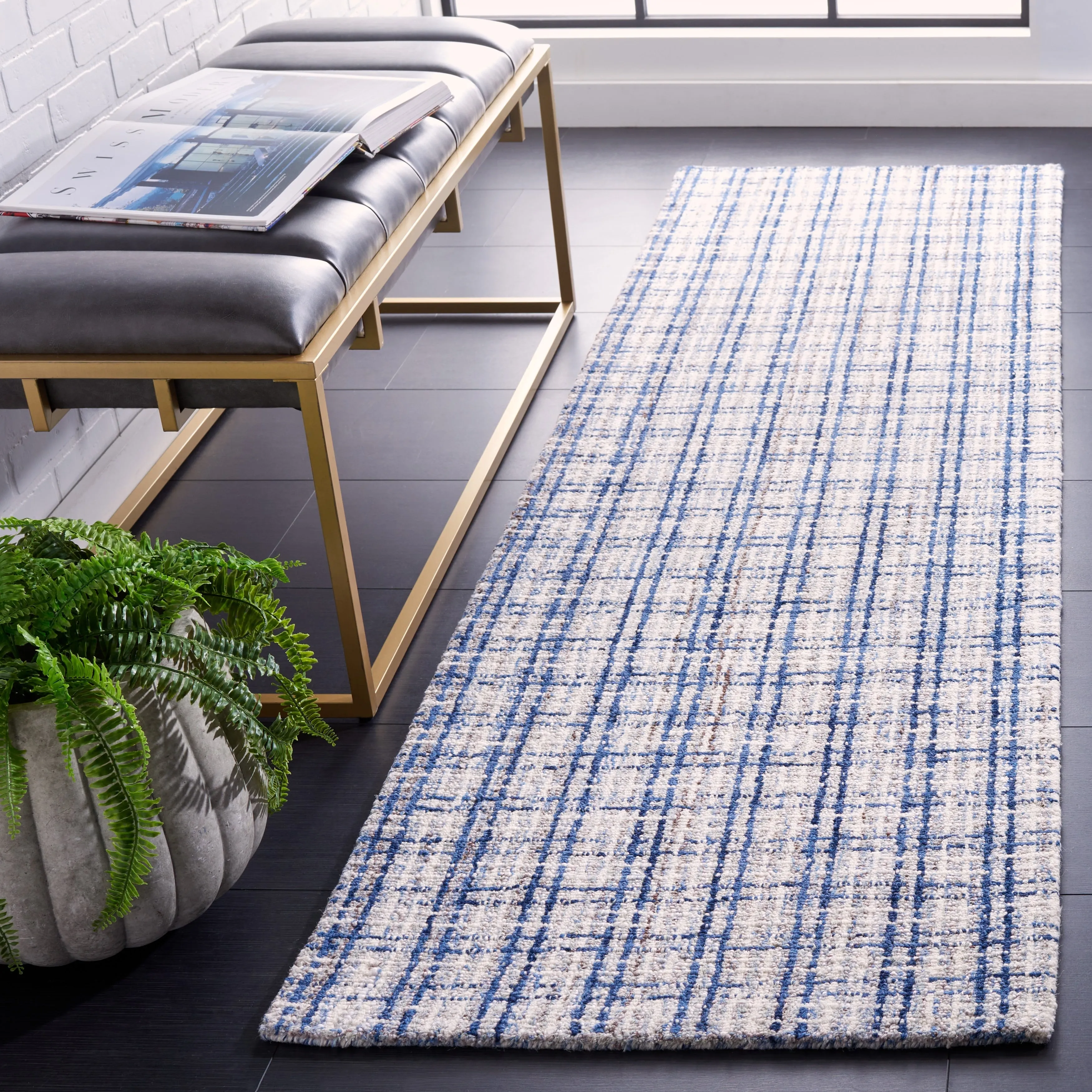 SAFAVIEH Handmade Abstract Subina Plaid Wool Rug