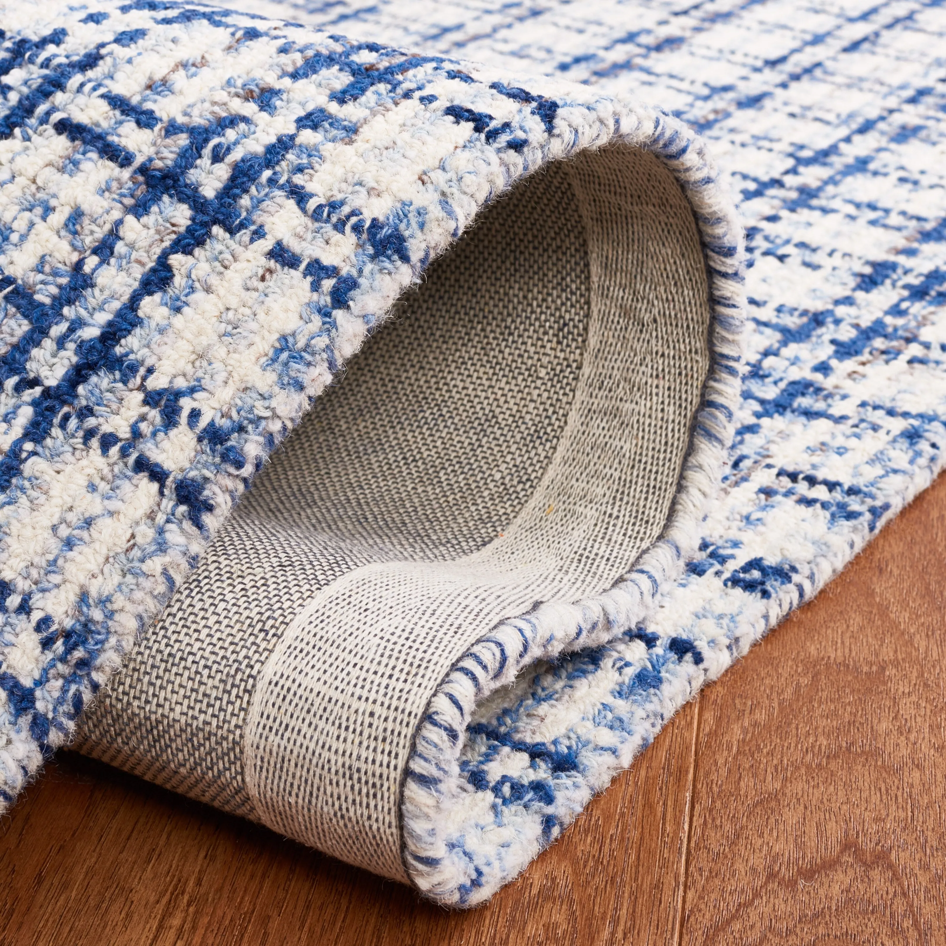 SAFAVIEH Handmade Abstract Subina Plaid Wool Rug