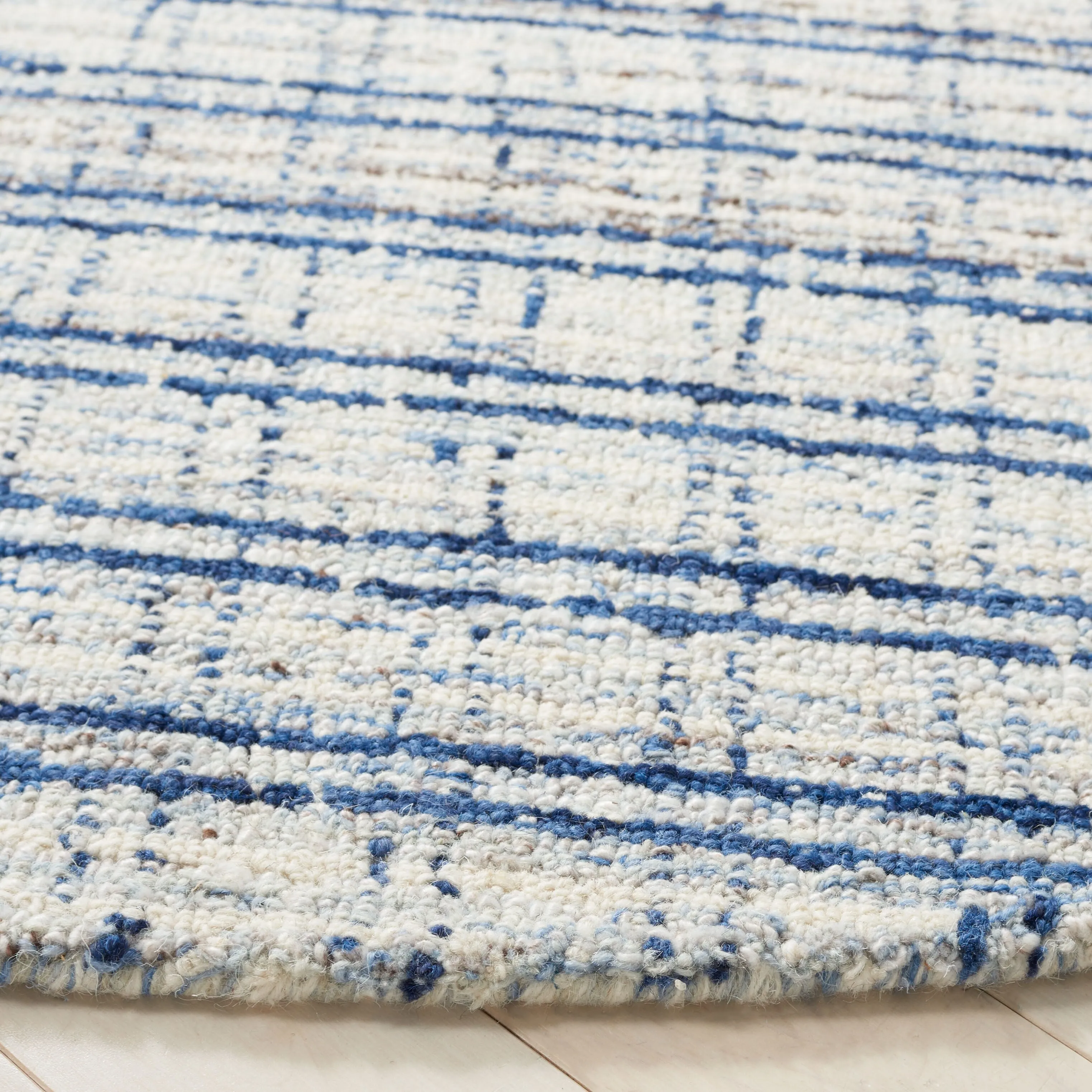 SAFAVIEH Handmade Abstract Subina Plaid Wool Rug