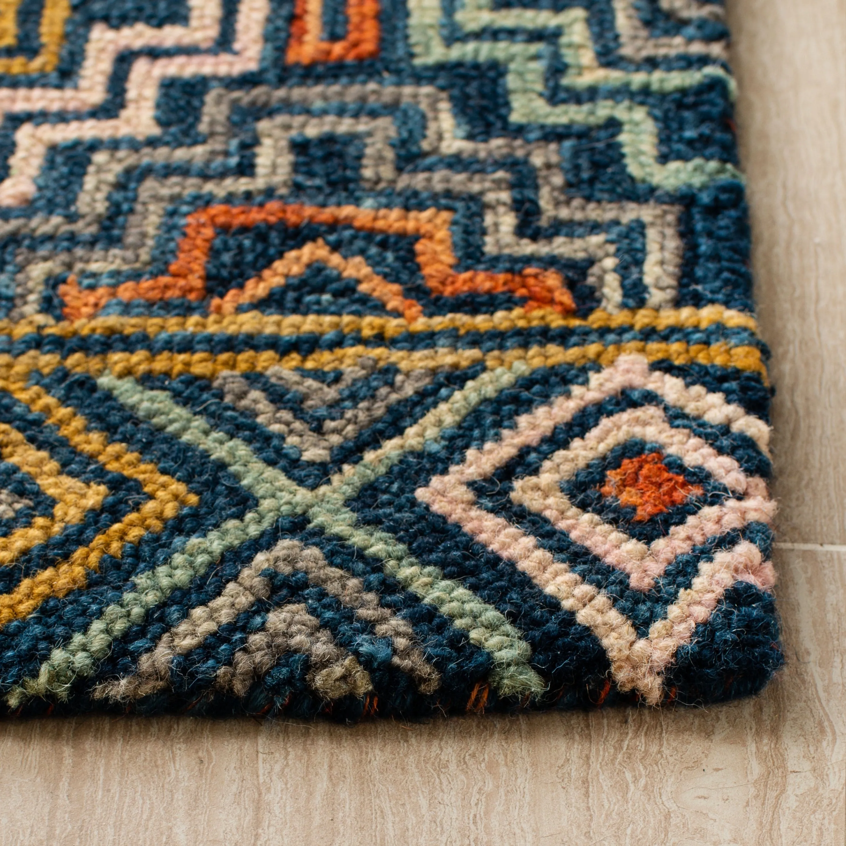SAFAVIEH Handmade Aspen Licia Bohemian & Eclectic Tribal Wool