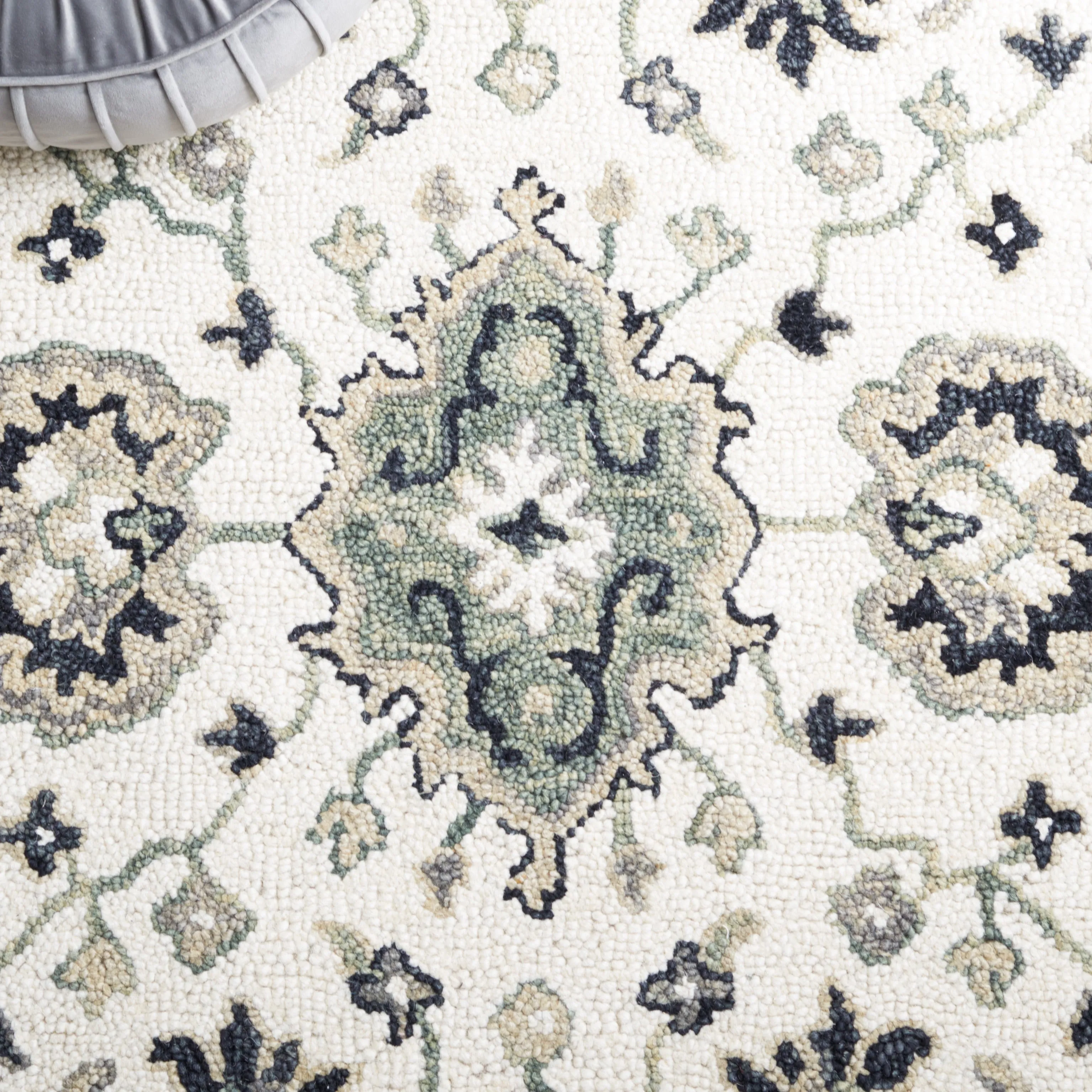 SAFAVIEH Handmade Aspen Nicasia Boho Wool Rug