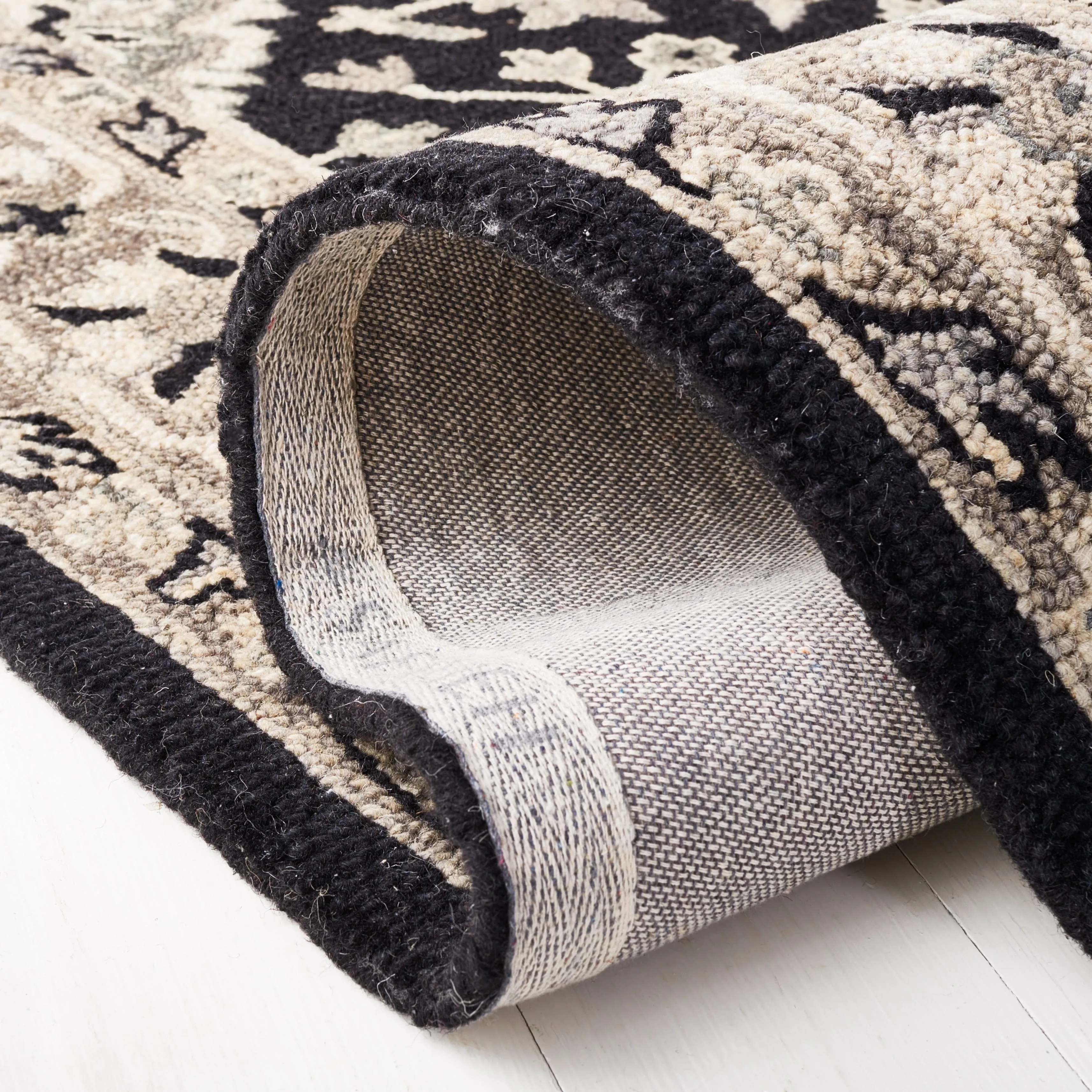 SAFAVIEH Handmade Aspen Nicasia Boho Wool Rug