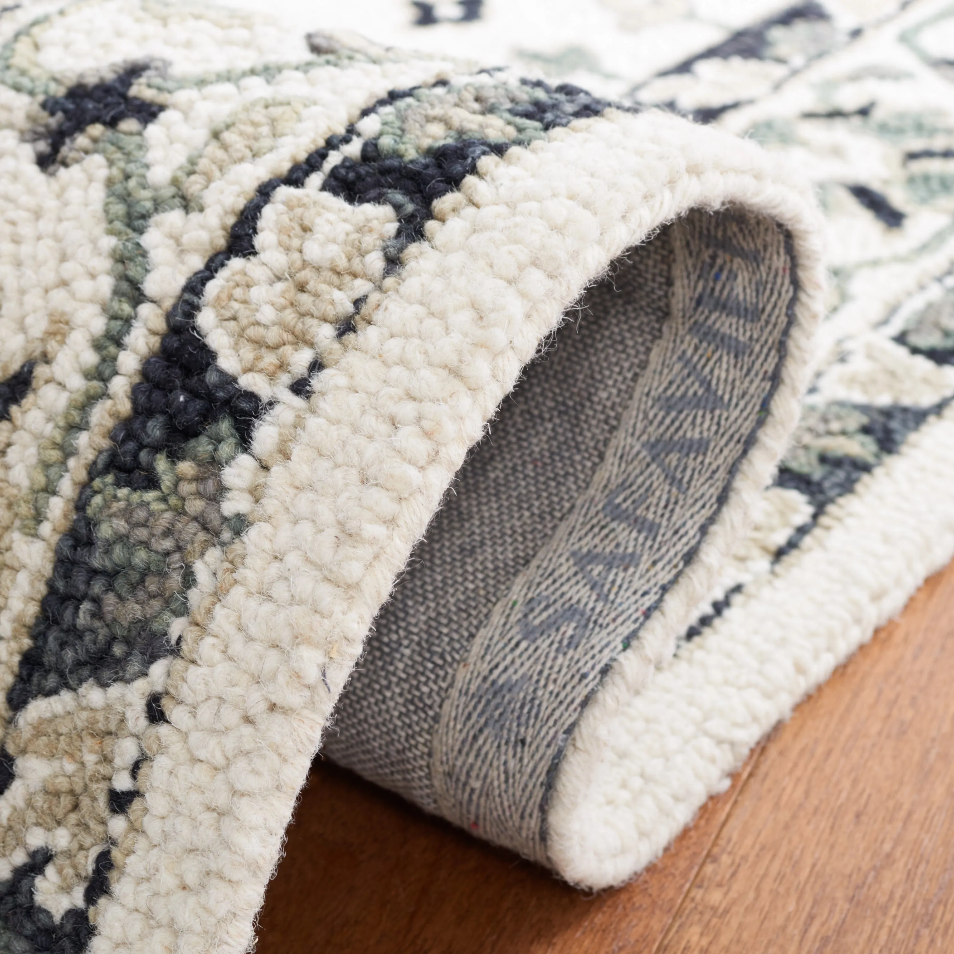 SAFAVIEH Handmade Aspen Nicasia Boho Wool Rug