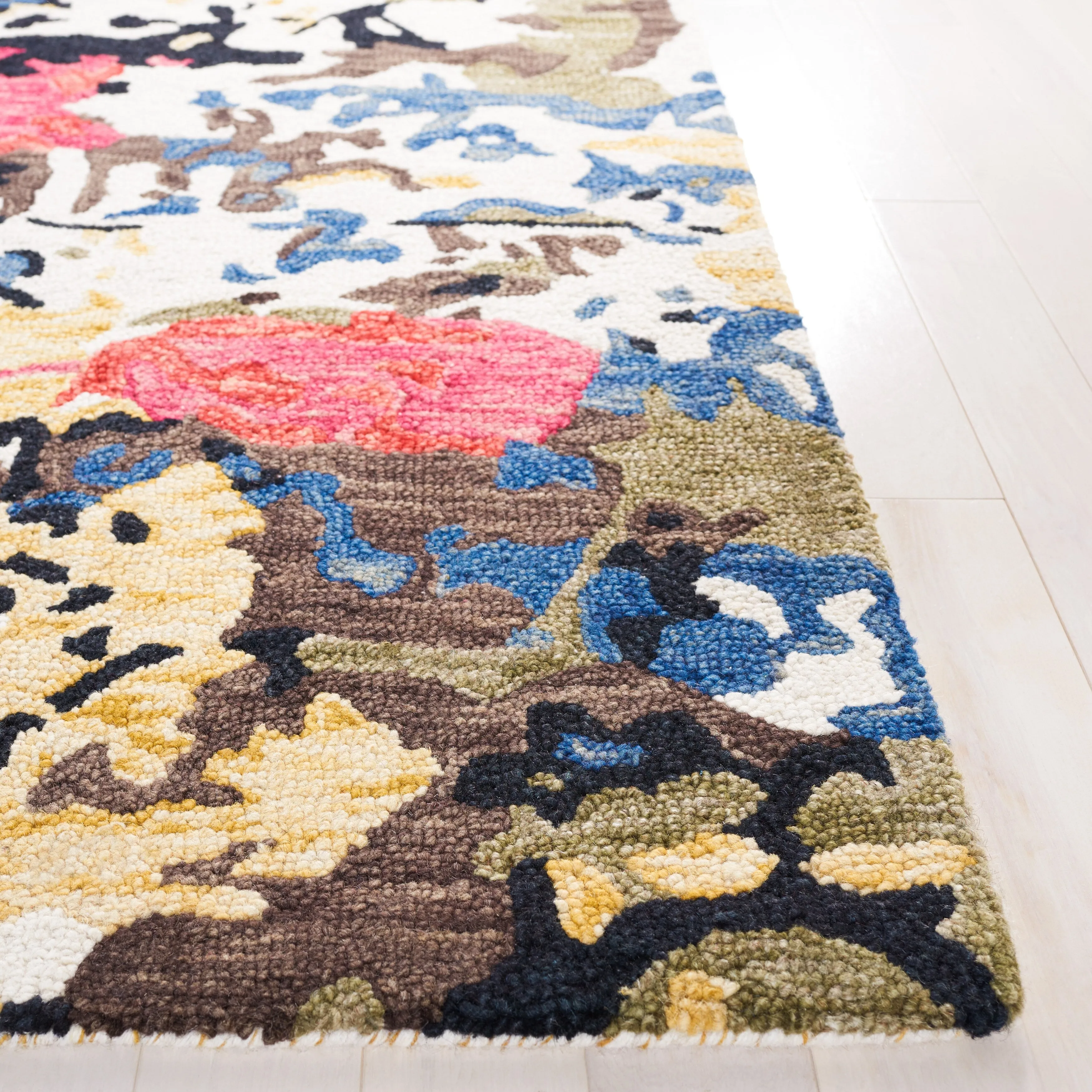 SAFAVIEH Handmade Blossom Florinela French Country Floral Wool Rug