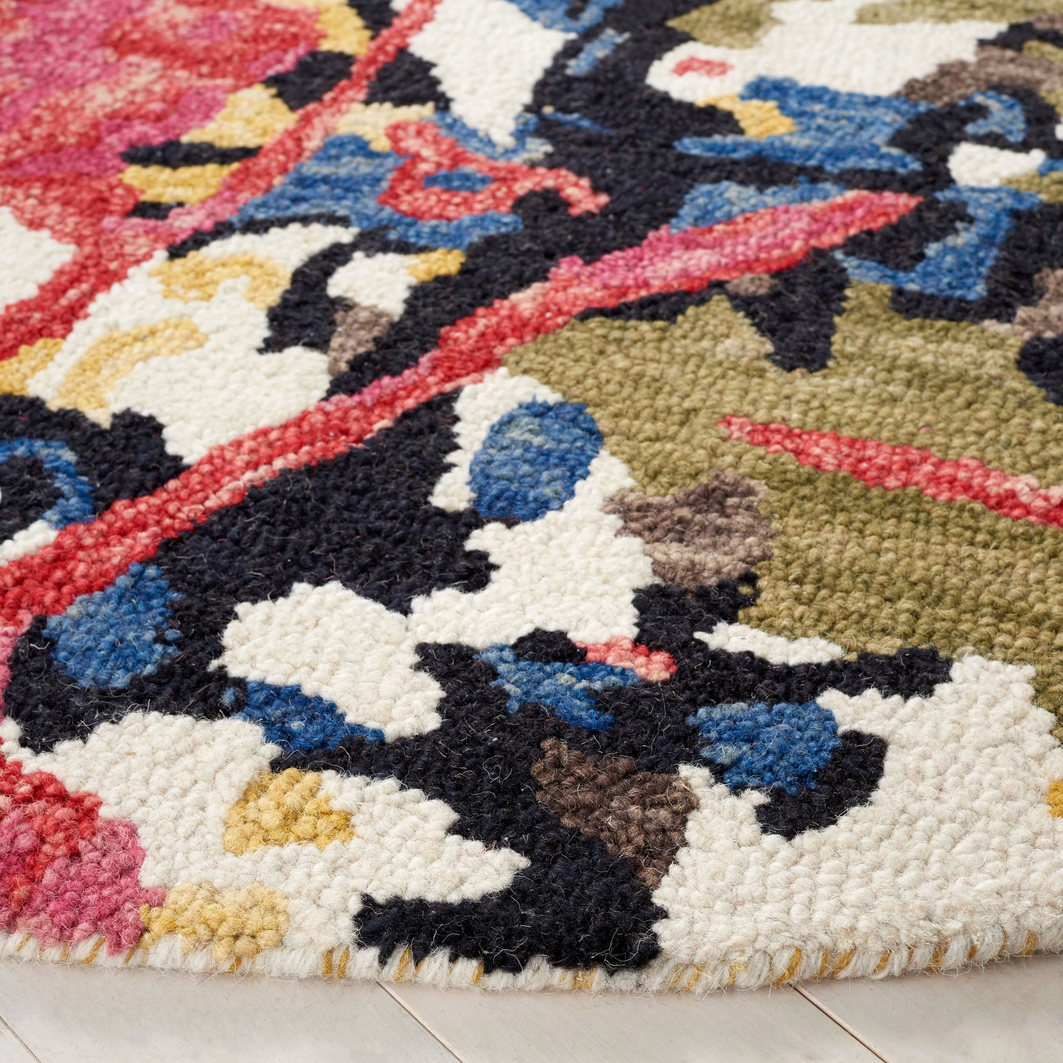 SAFAVIEH Handmade Blossom Florinela French Country Floral Wool Rug