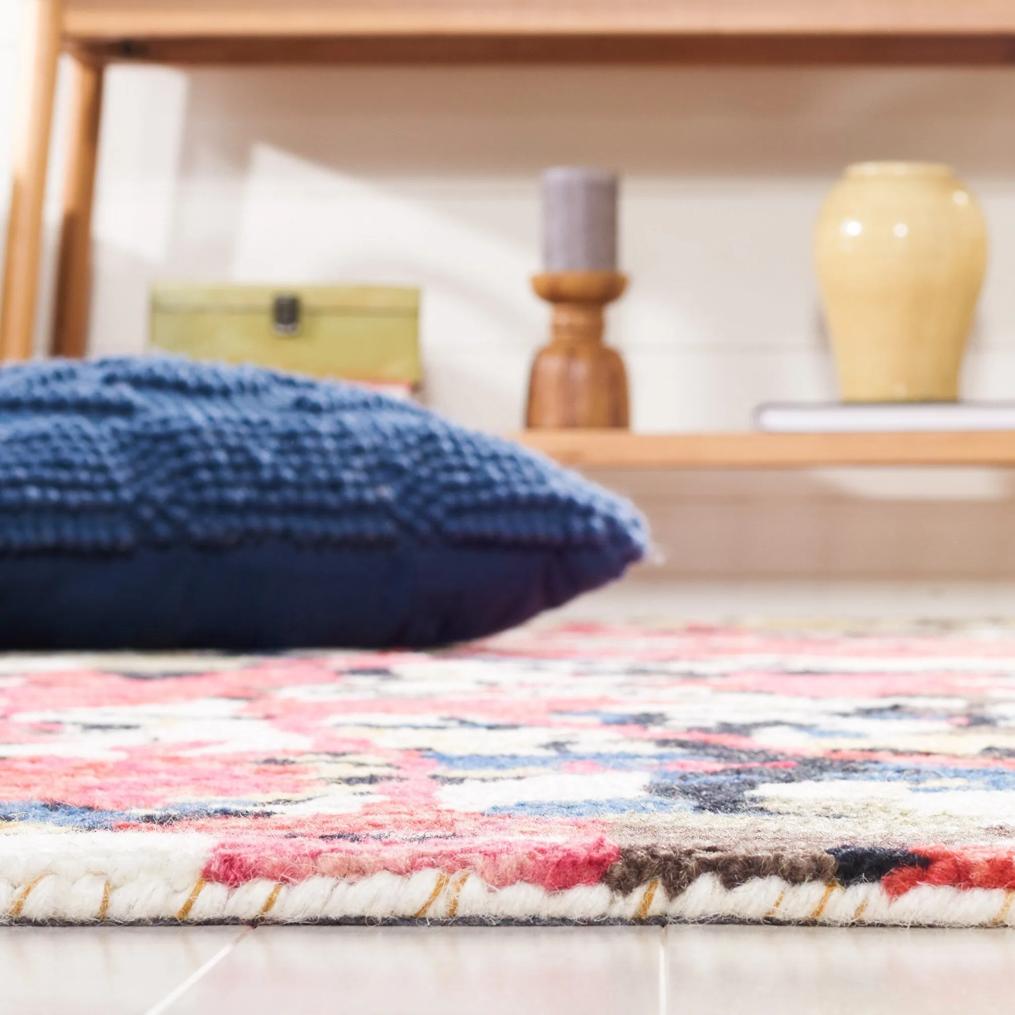 SAFAVIEH Handmade Blossom Florinela French Country Floral Wool Rug