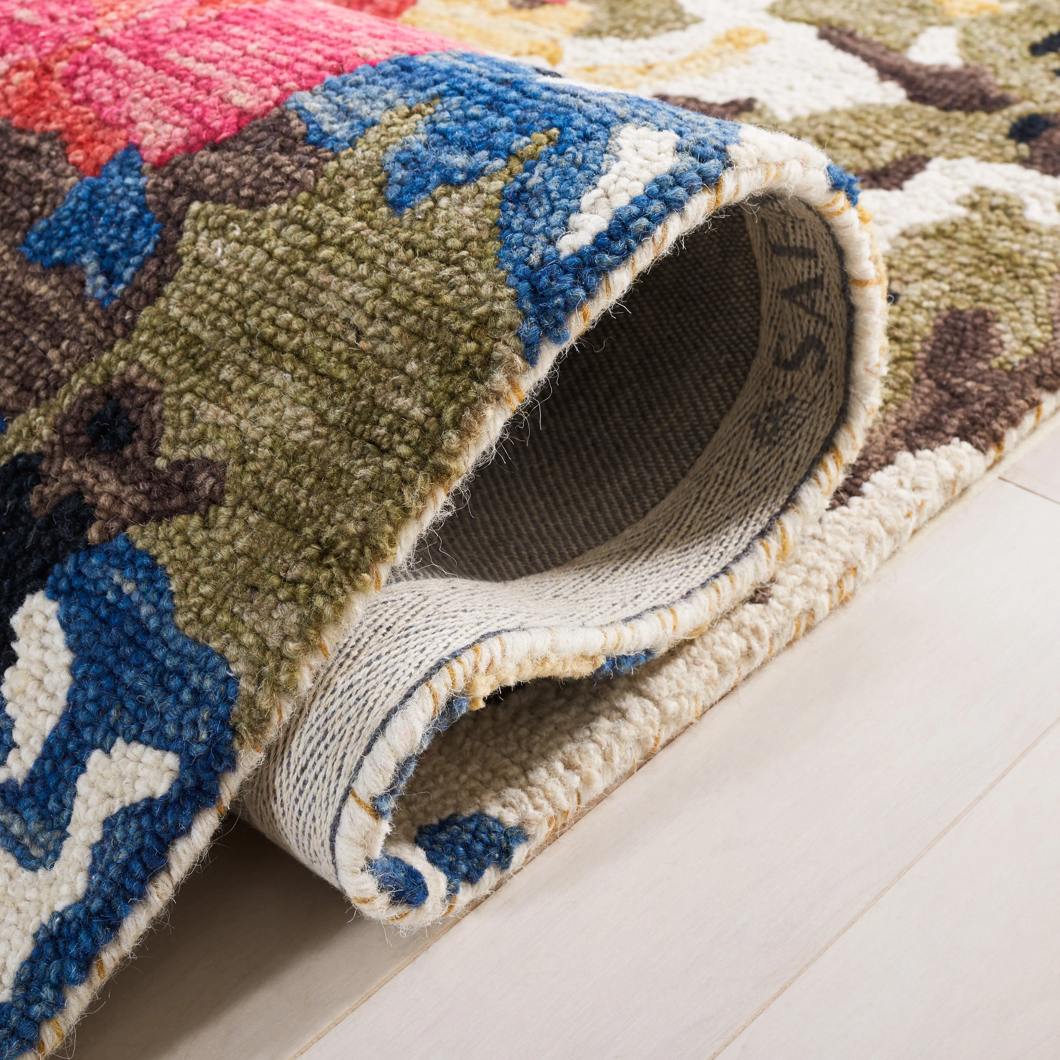 SAFAVIEH Handmade Blossom Florinela French Country Floral Wool Rug