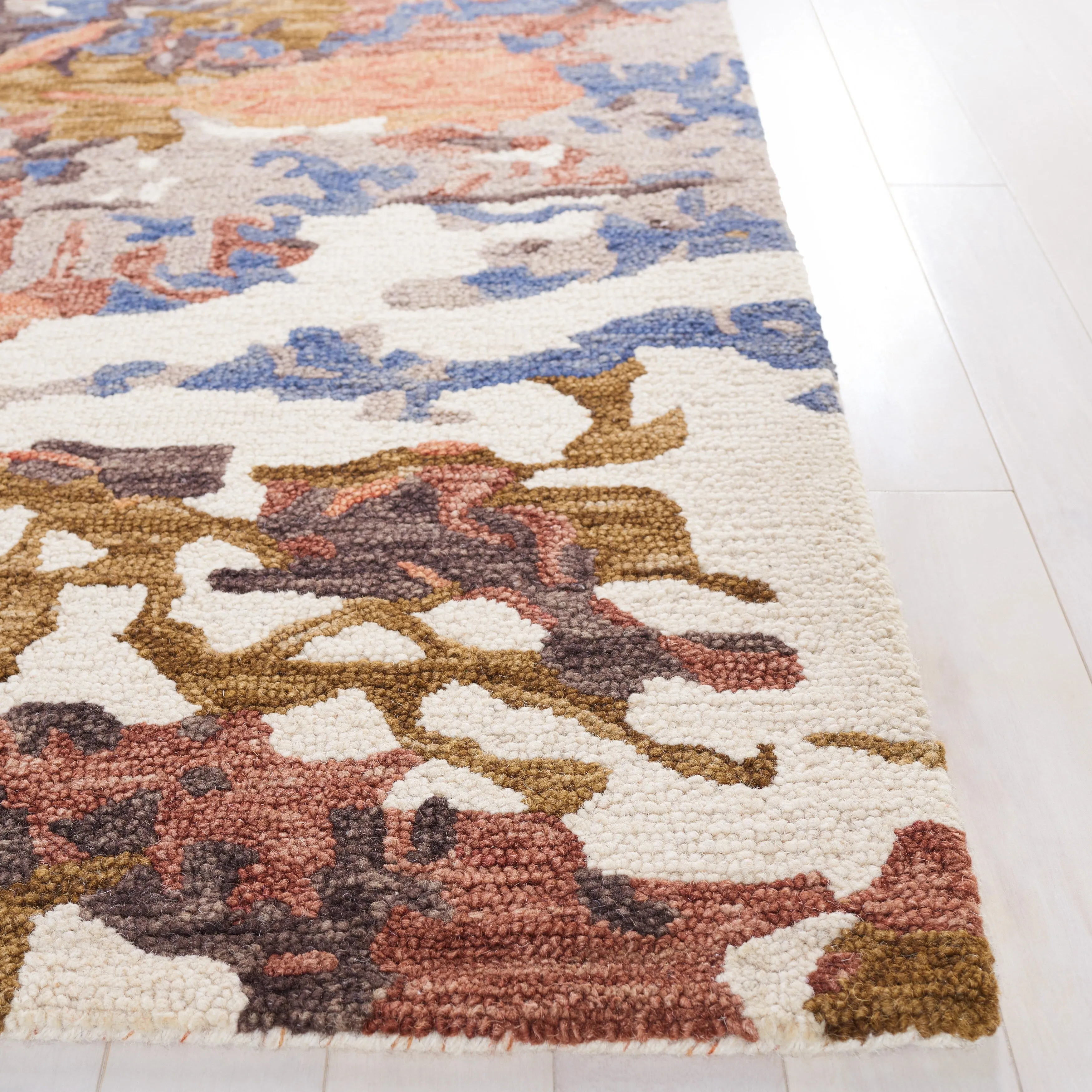 SAFAVIEH Handmade Blossom Florinela French Country Floral Wool Rug