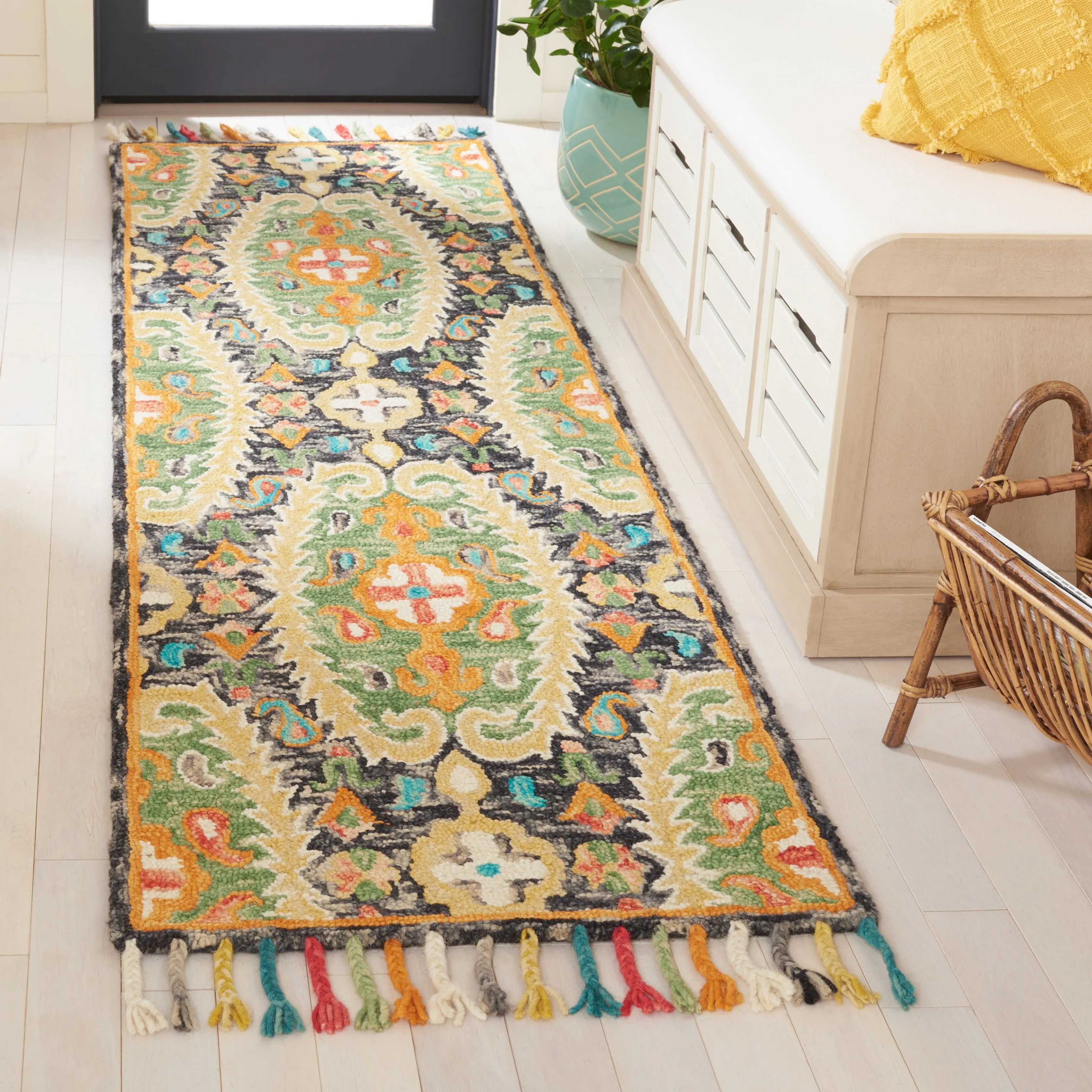SAFAVIEH Handmade Blossom Hellevi Modern Floral Wool Rug
