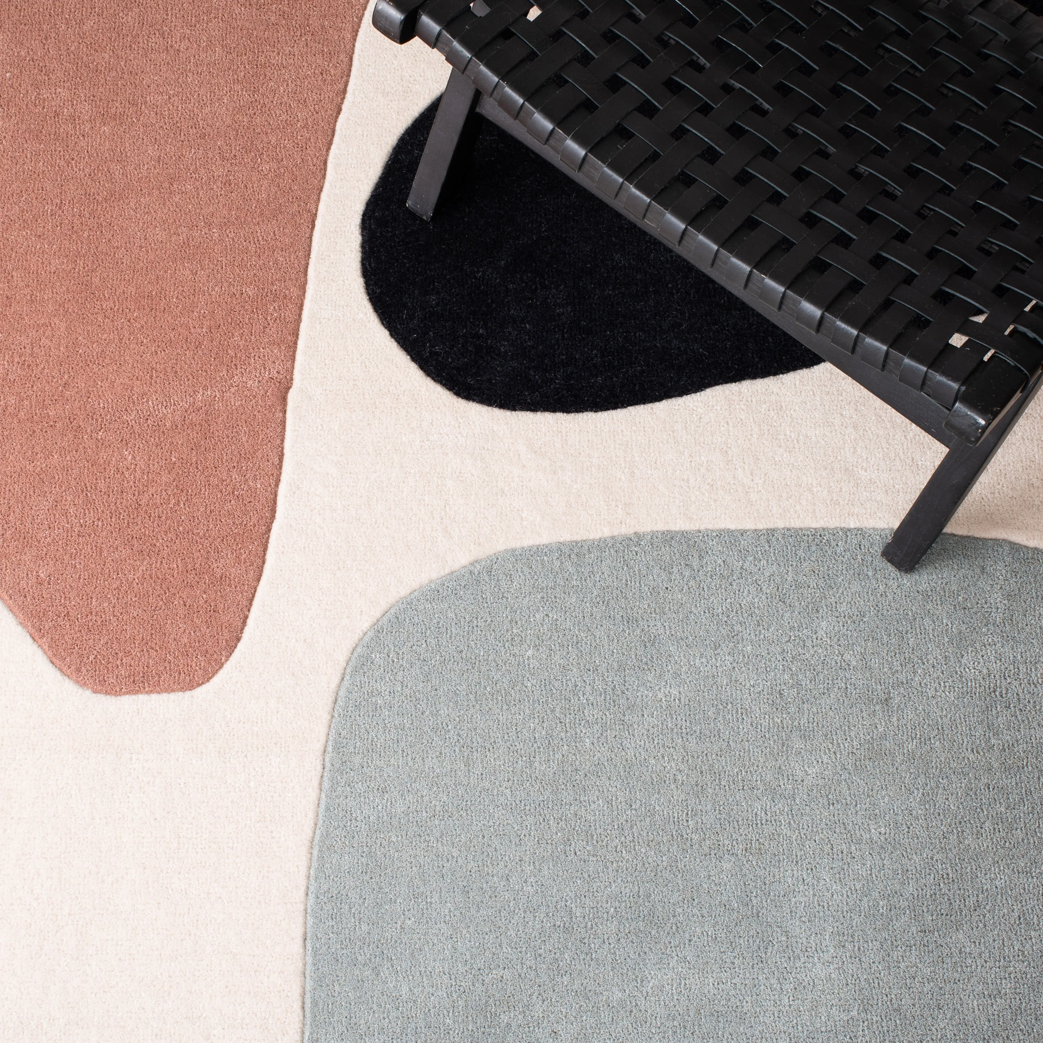 SAFAVIEH Handmade Fifth Avenue Engelberta Mid-Century Modern Wool Rug