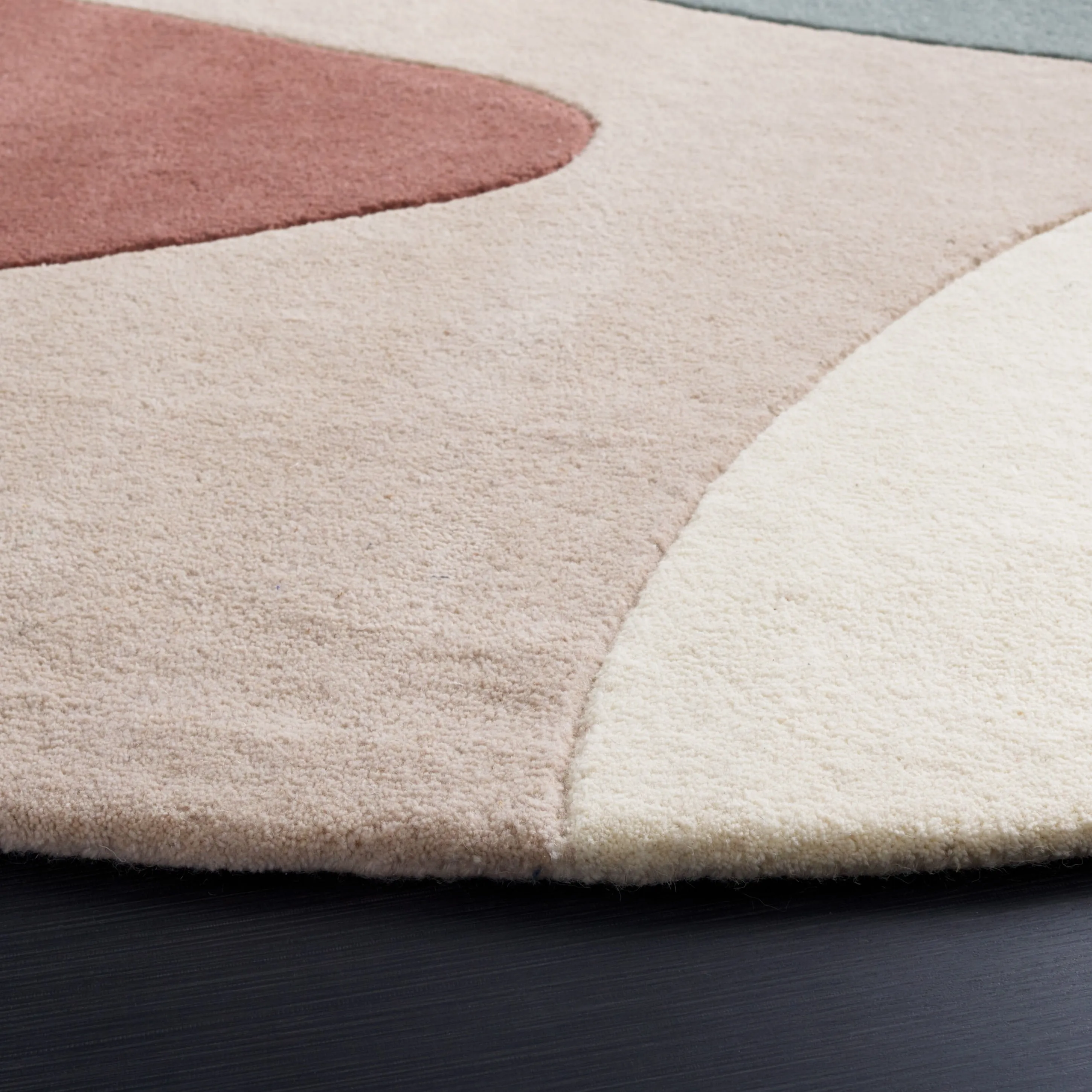 SAFAVIEH Handmade Fifth Avenue Engelberta Mid-Century Modern Wool Rug