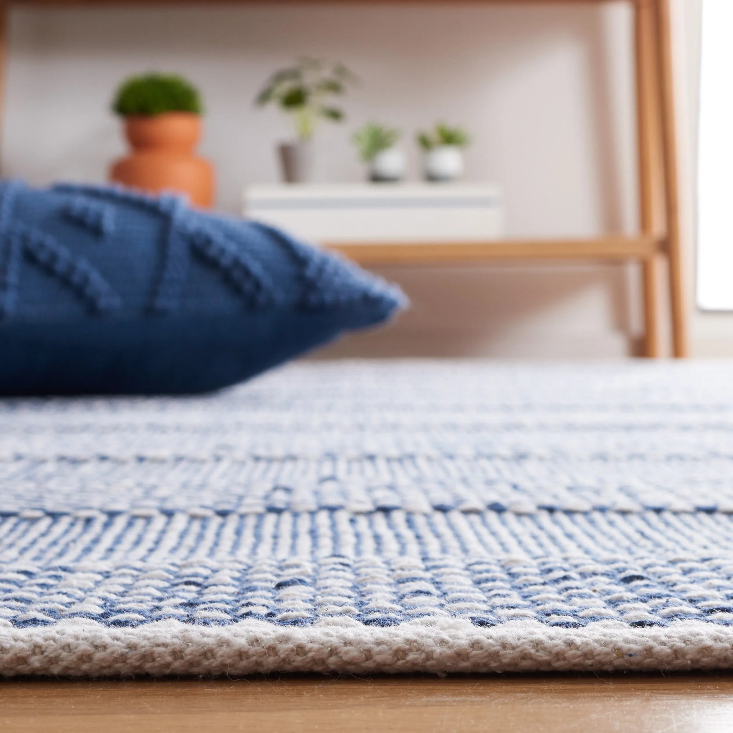 SAFAVIEH Handmade Flatweave Striped Kilim Shayna Cotton Rug