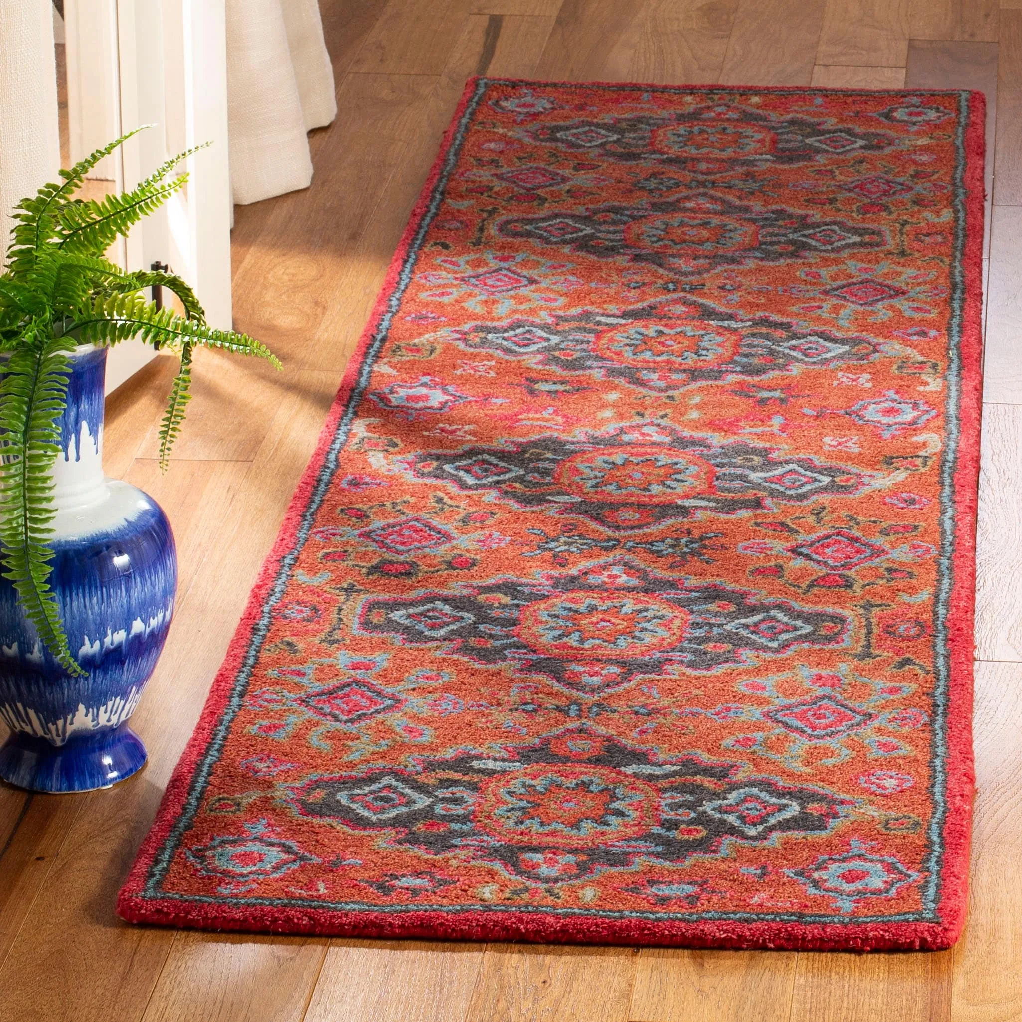 SAFAVIEH Handmade Heritage Krystelle Traditional Oriental Wool Rug