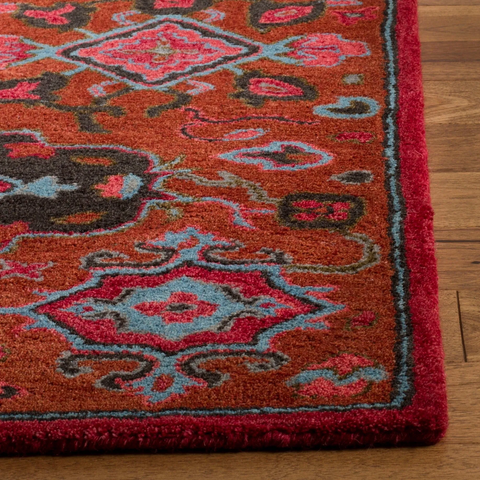 SAFAVIEH Handmade Heritage Krystelle Traditional Oriental Wool Rug