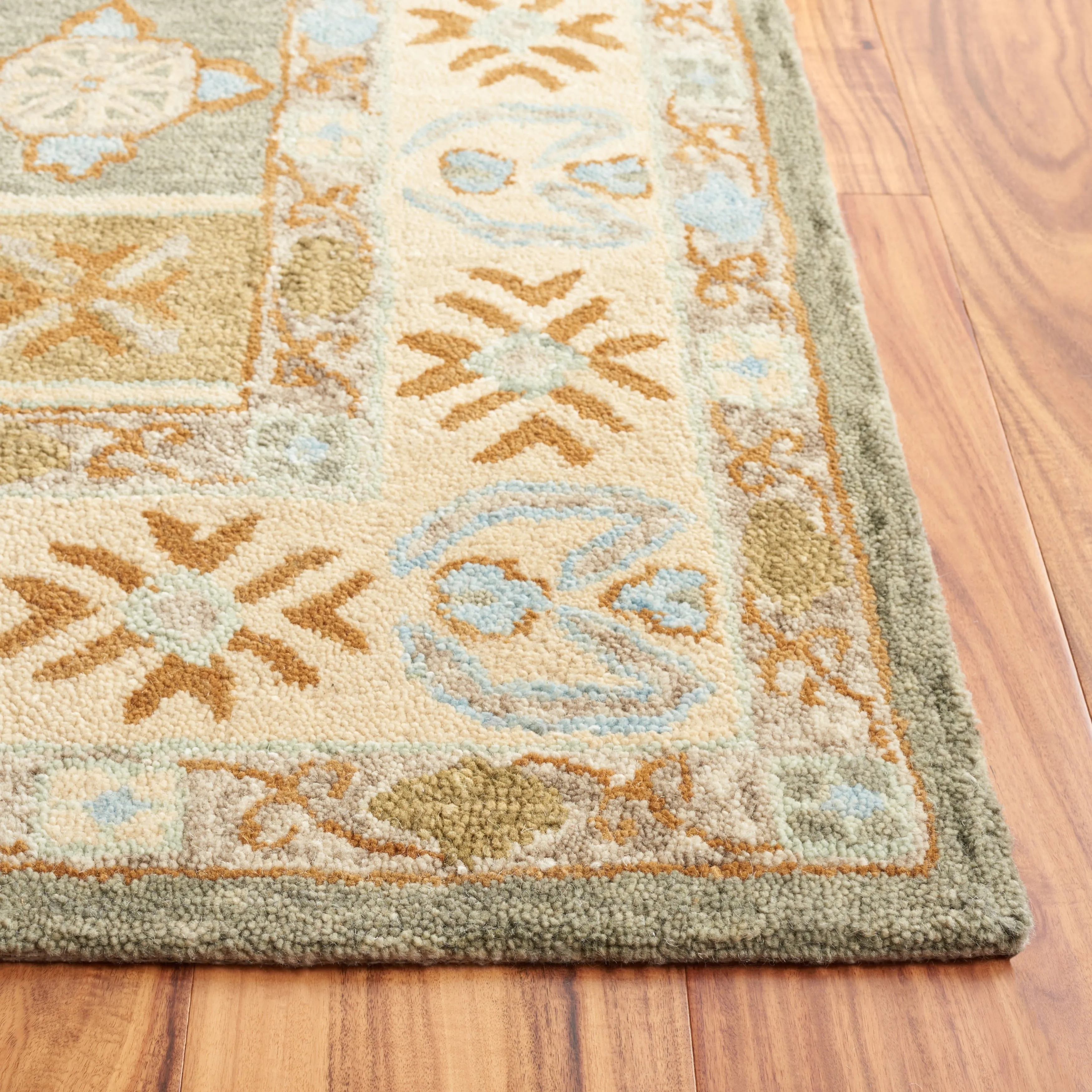 SAFAVIEH Handmade Heritage Stelia Traditional Wool Rug