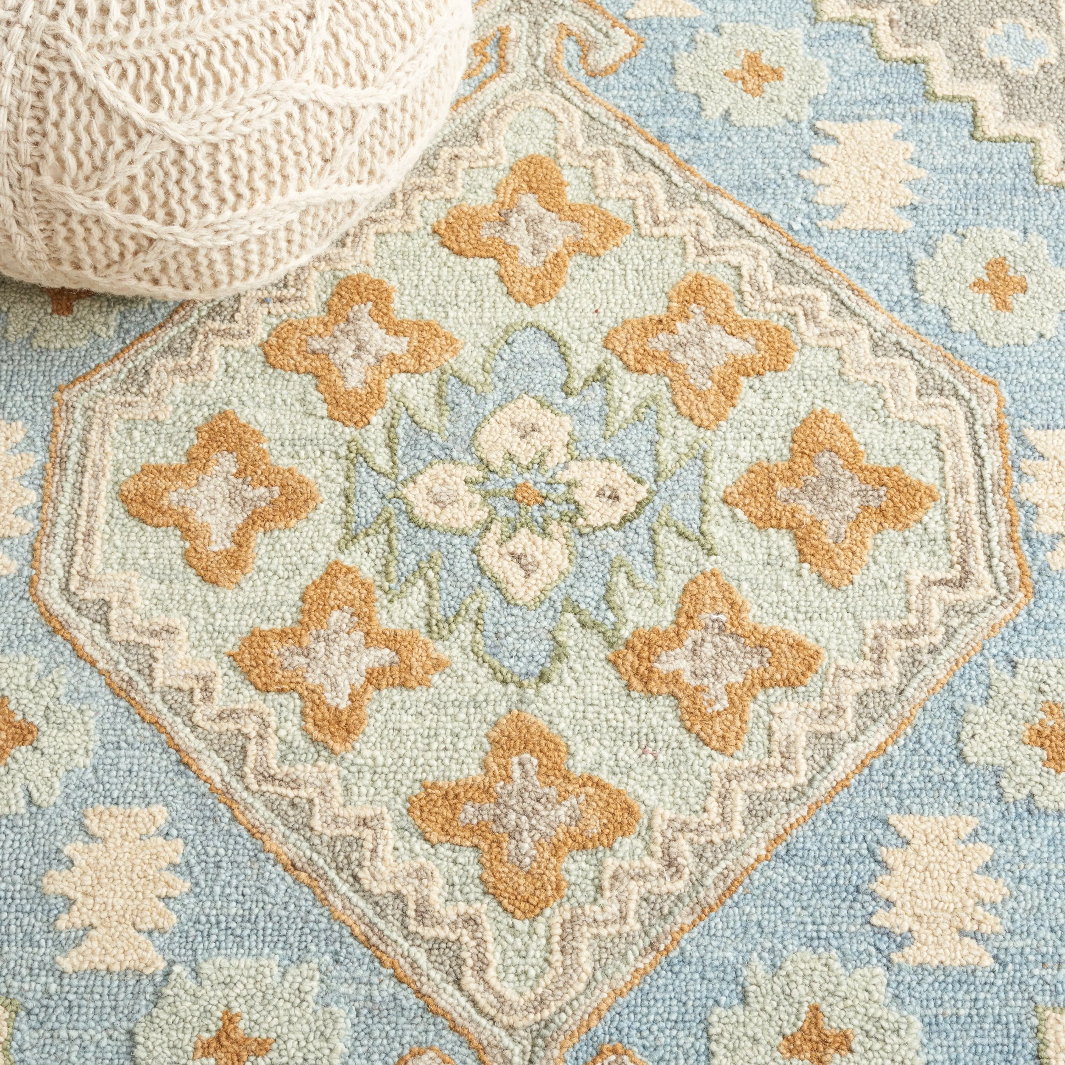 SAFAVIEH Handmade Heritage Stelia Traditional Wool Rug