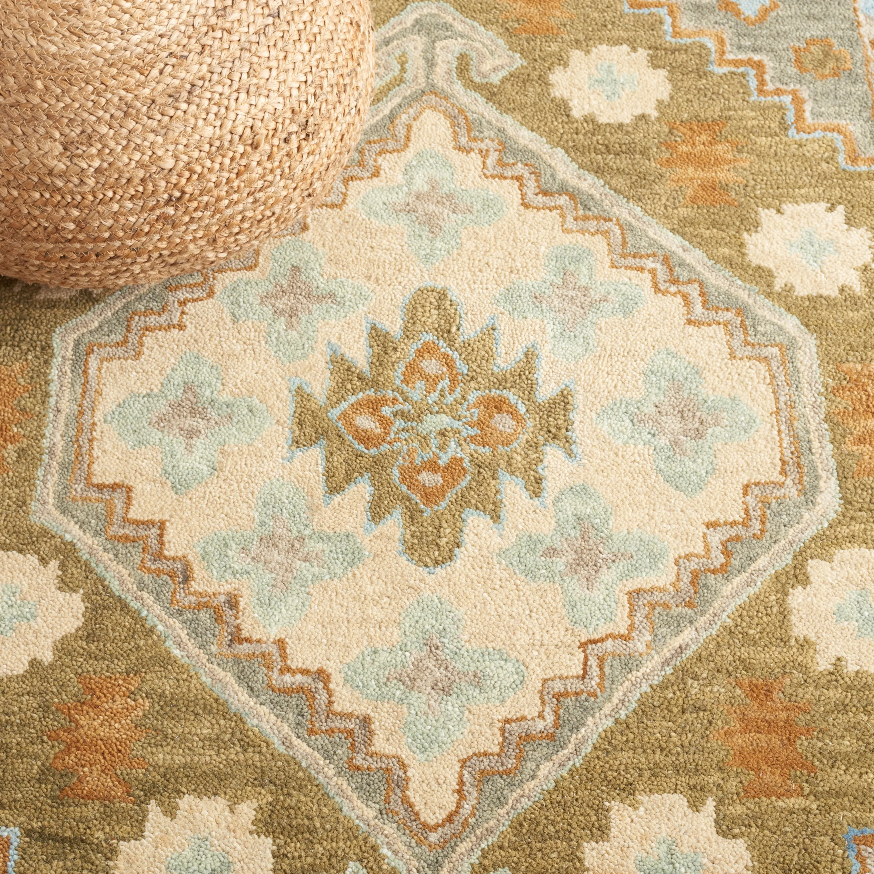 SAFAVIEH Handmade Heritage Stelia Traditional Wool Rug
