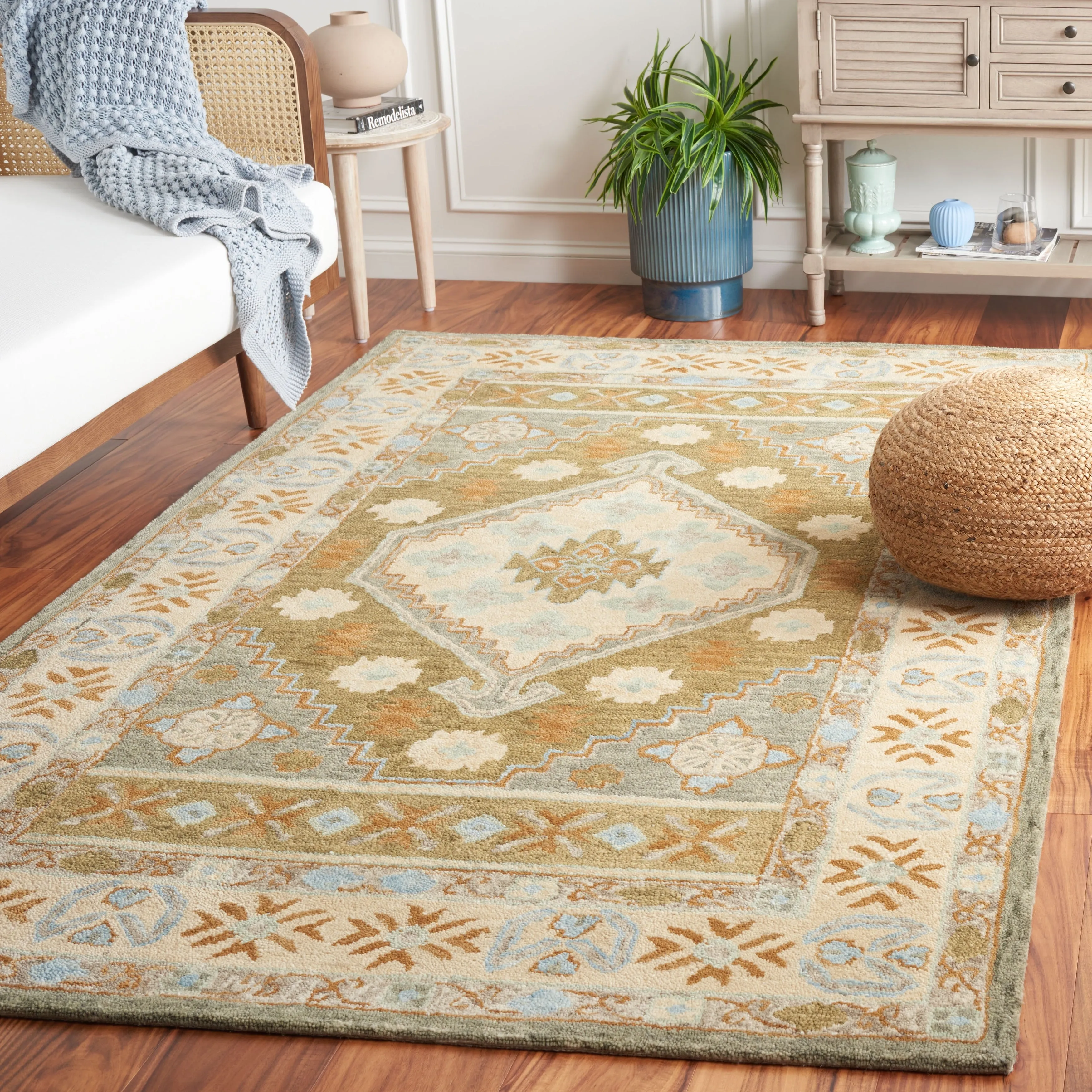 SAFAVIEH Handmade Heritage Stelia Traditional Wool Rug