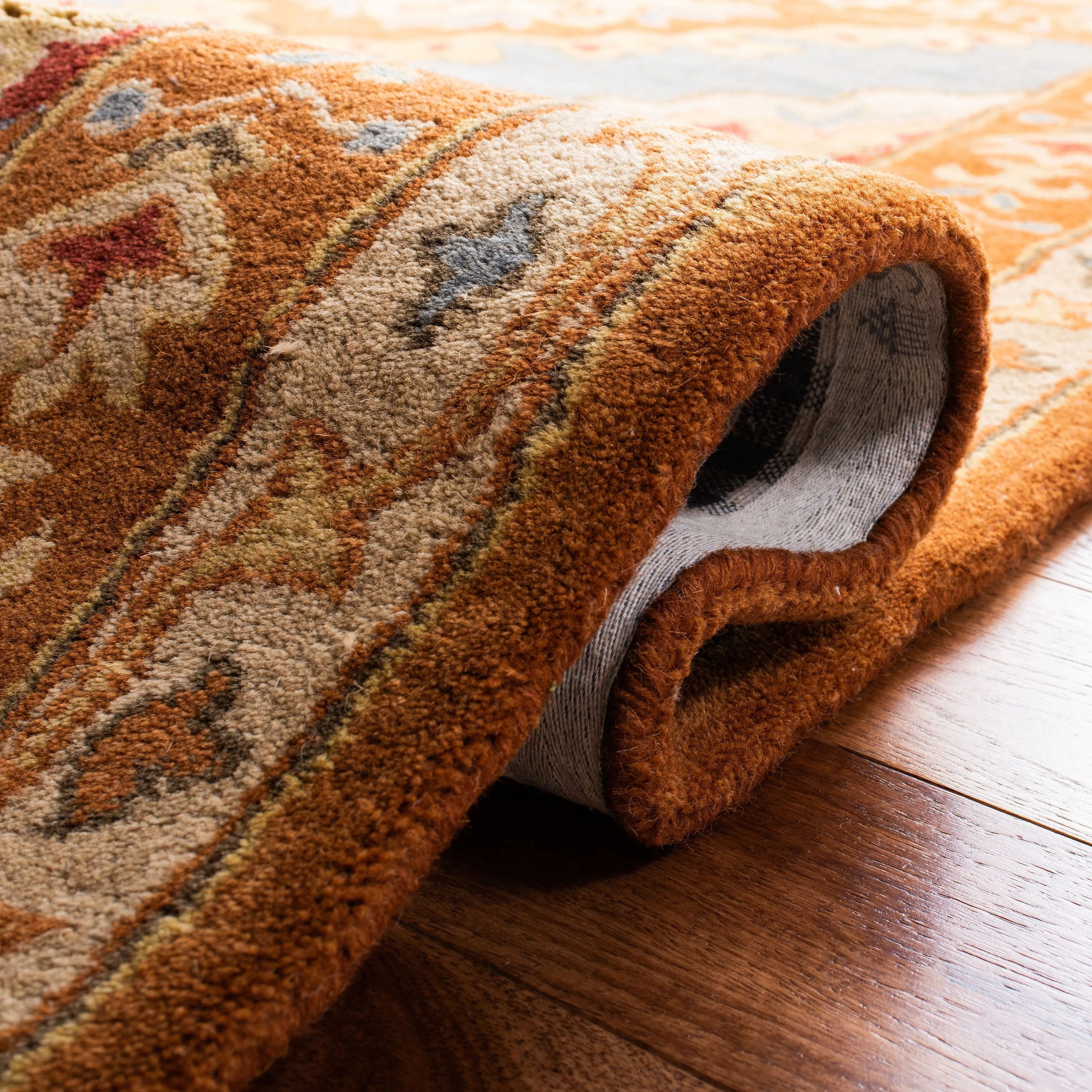 SAFAVIEH Handmade Heritage Surf Traditional Oriental Wool Rug