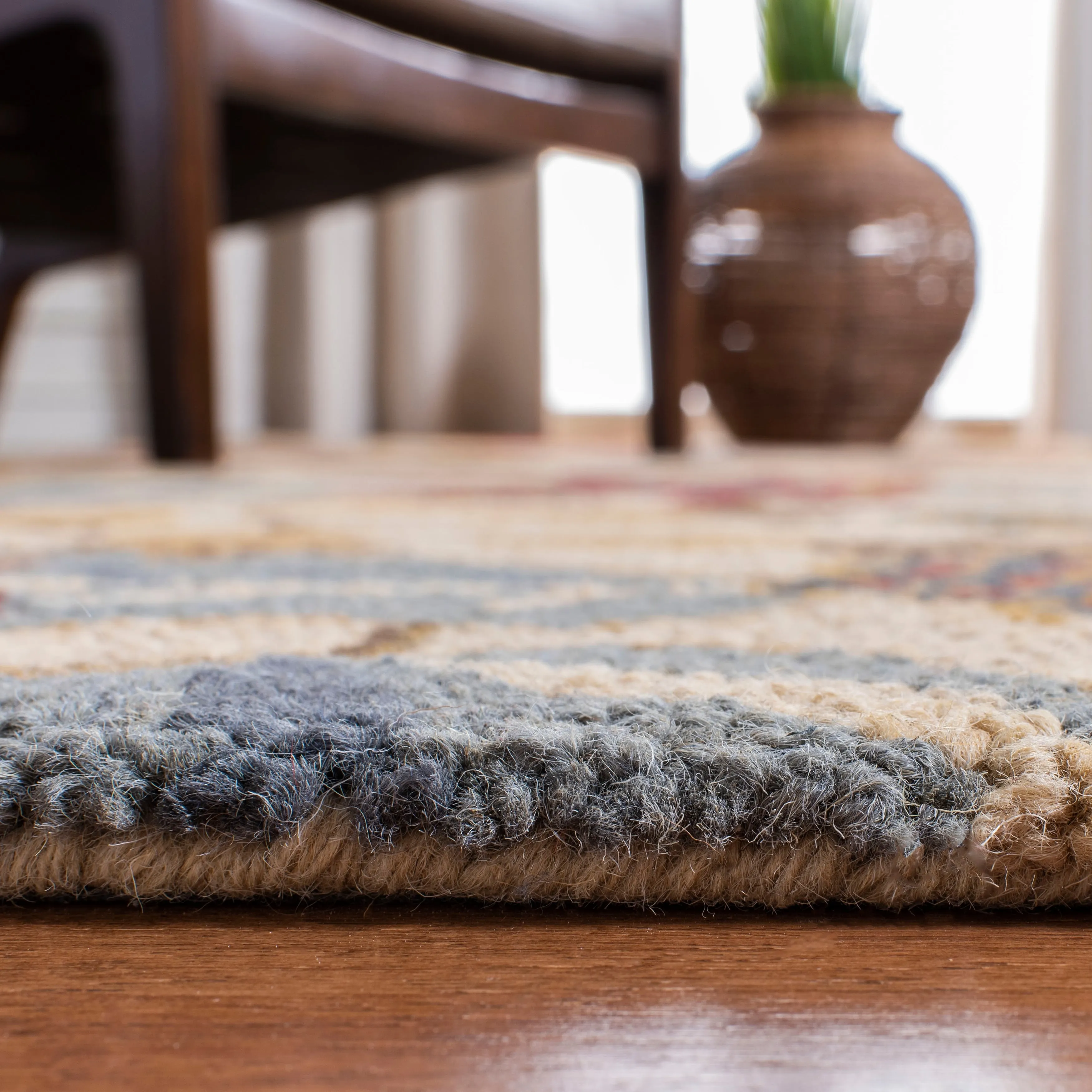 SAFAVIEH Handmade Jardin Monka Country Floral Wool Rug