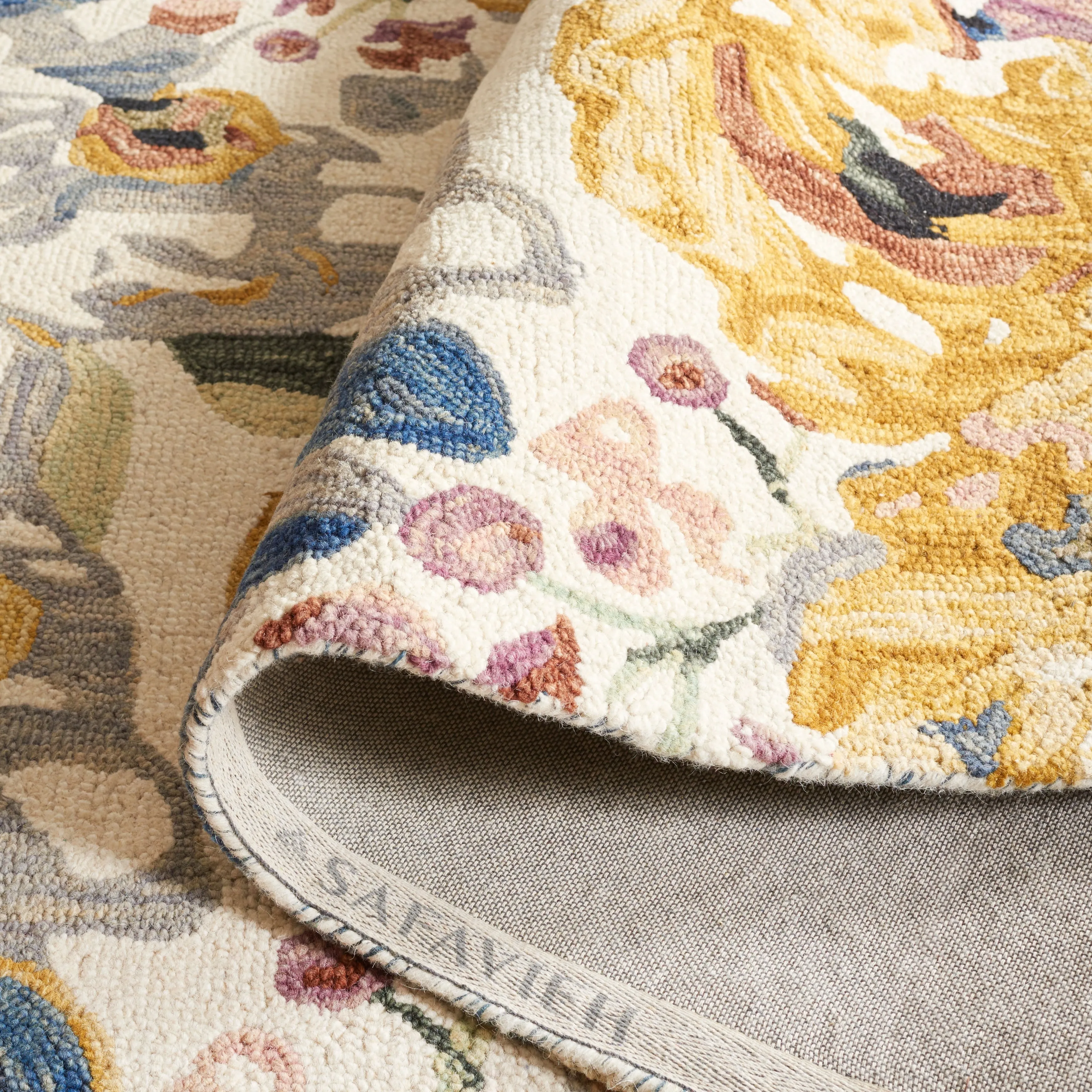 SAFAVIEH Handmade Jardin Piermaria Floral Wool Rug